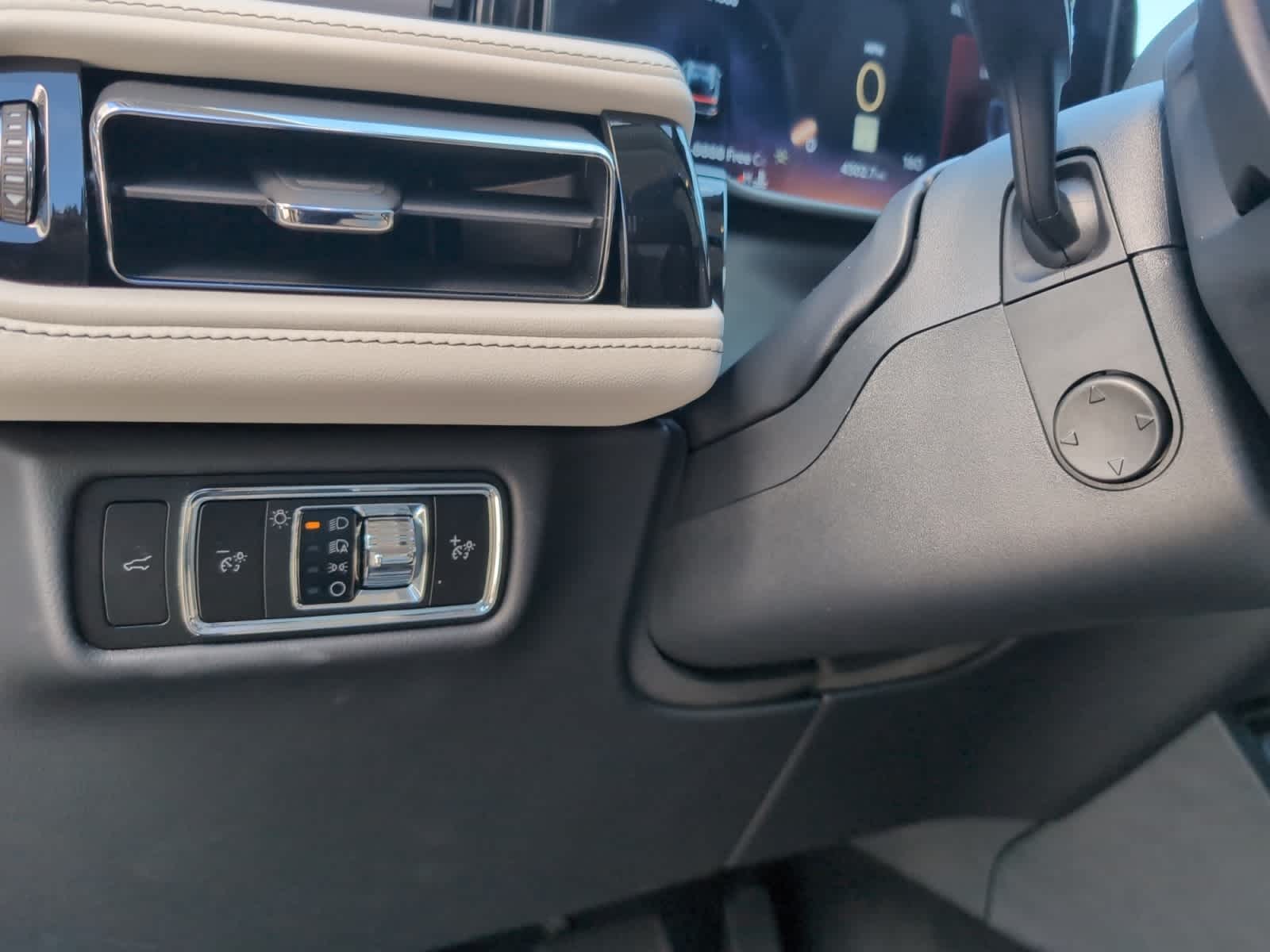 used 2025 Lincoln Aviator car, priced at $66,998