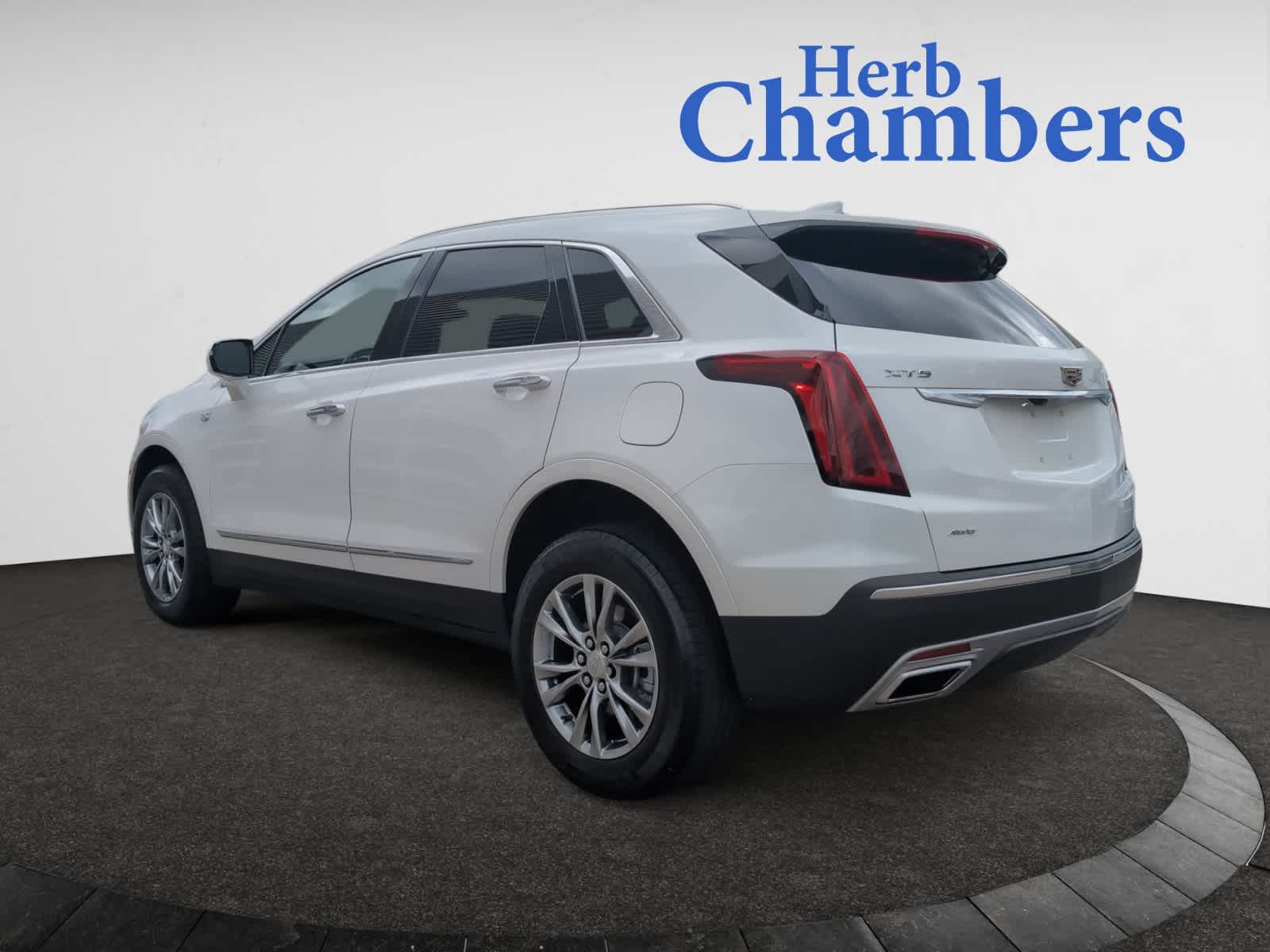 used 2022 Cadillac XT5 car, priced at $36,998