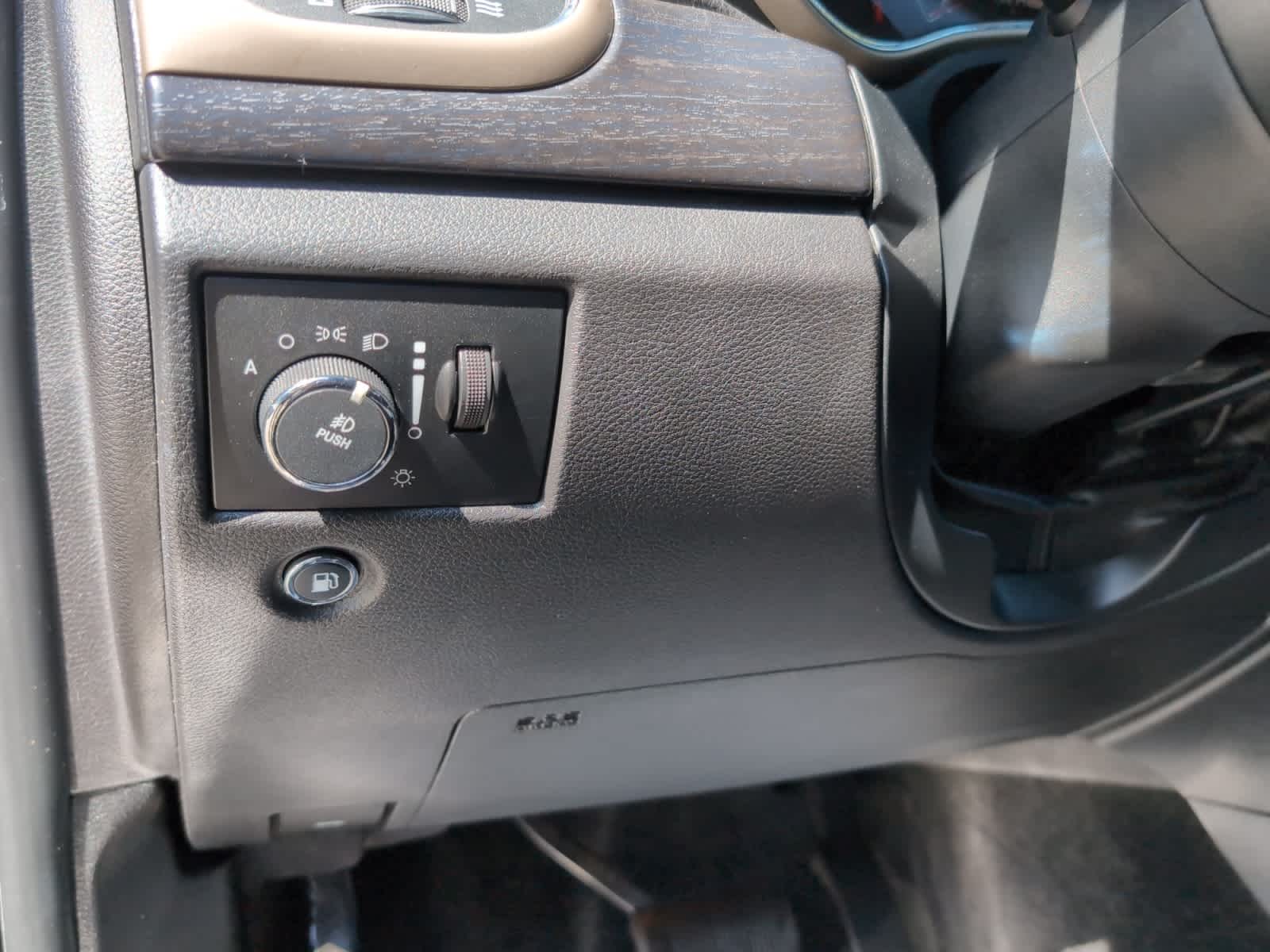 used 2014 Jeep Grand Cherokee car, priced at $8,898