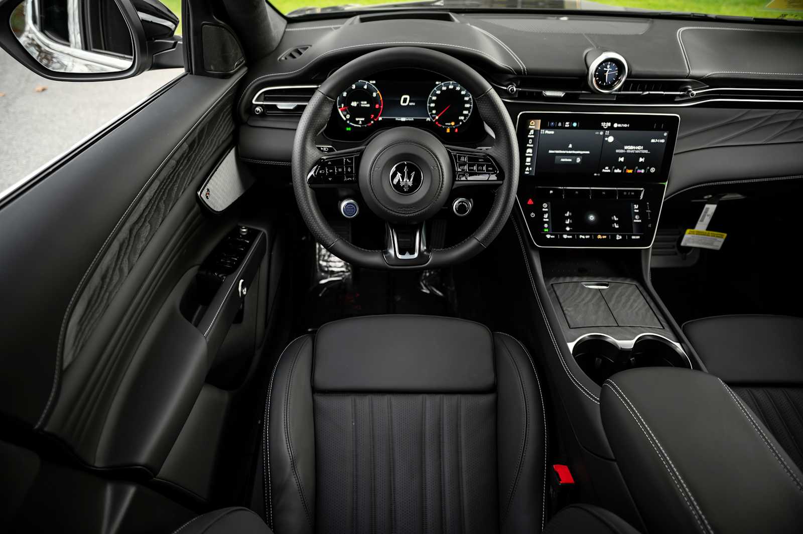 new 2025 Maserati Grecale car, priced at $94,575