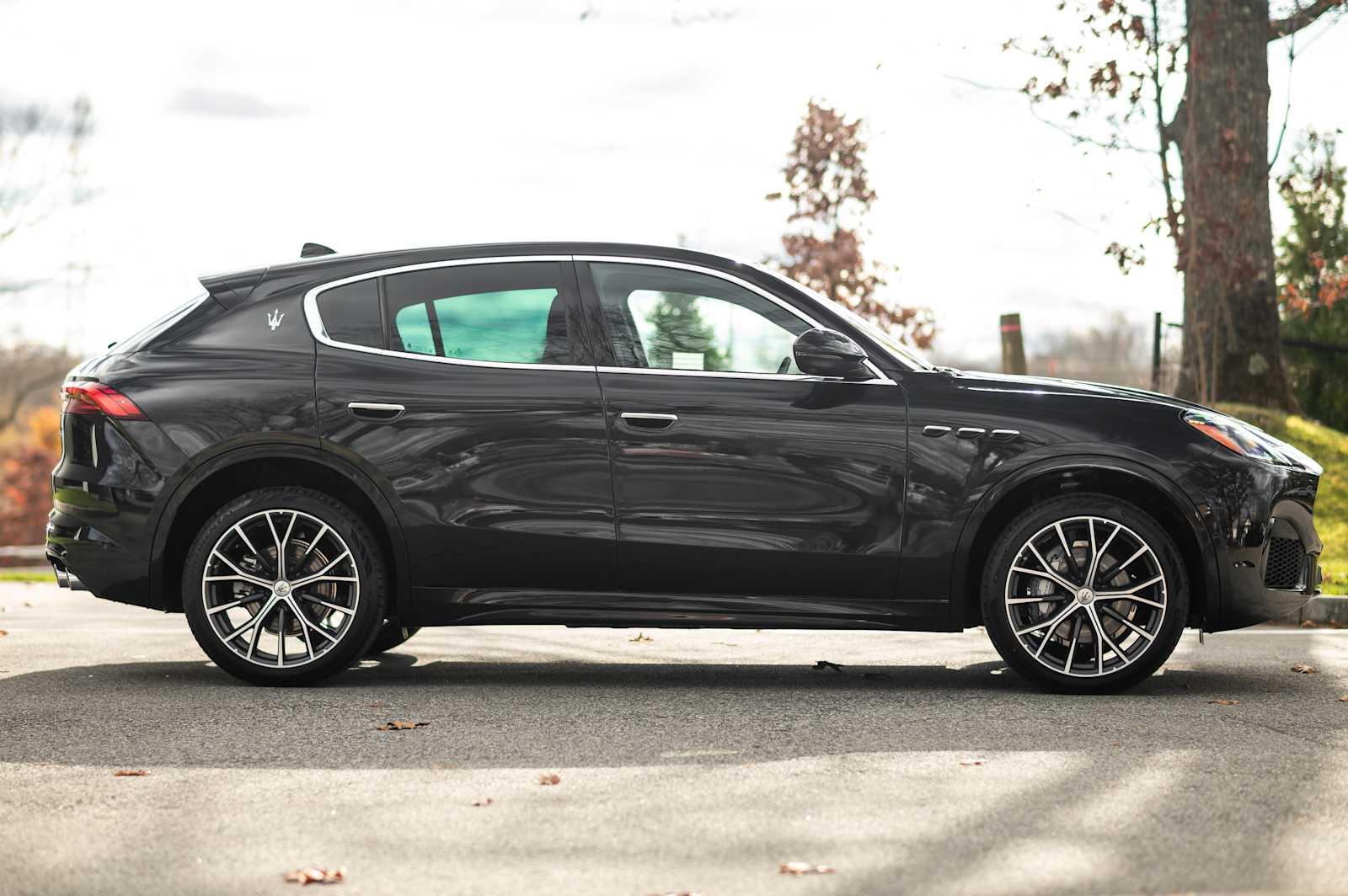 new 2025 Maserati Grecale car, priced at $94,575
