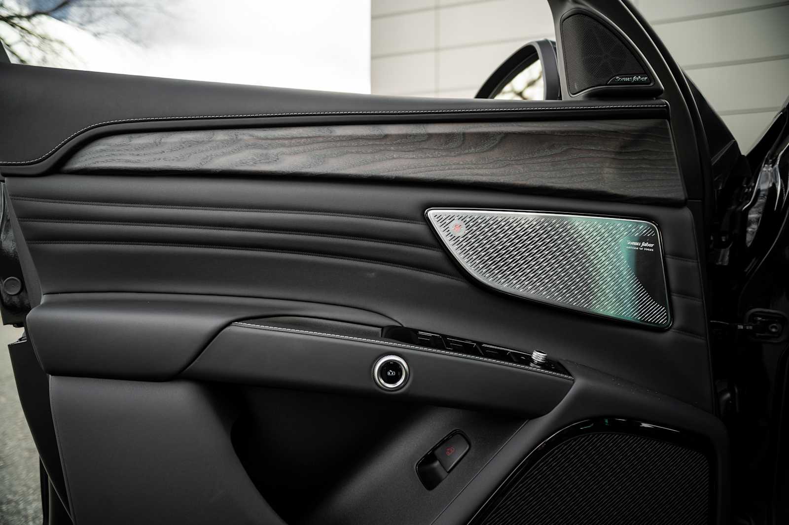 new 2025 Maserati Grecale car, priced at $94,575