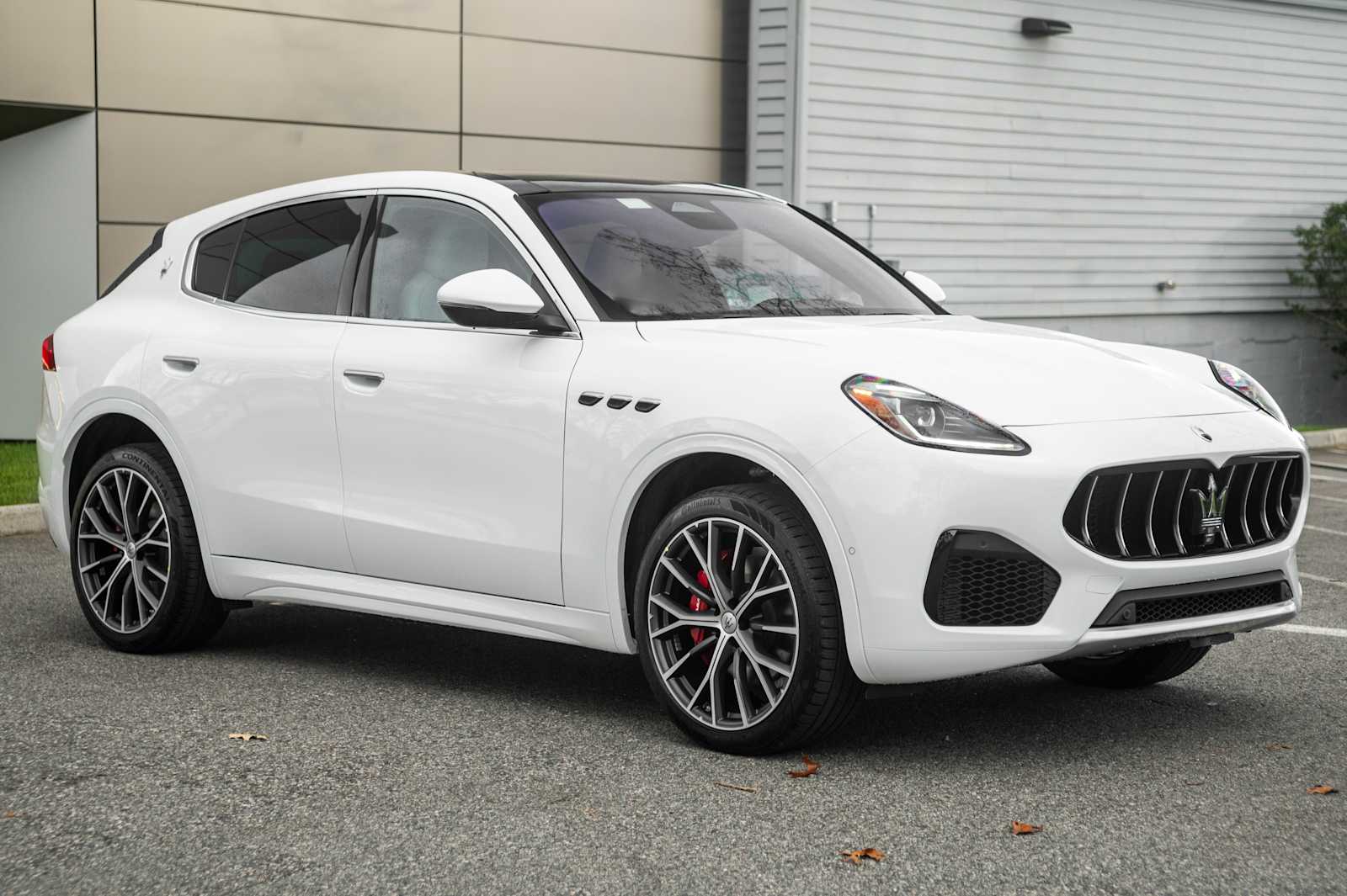 new 2025 Maserati Grecale car, priced at $96,385