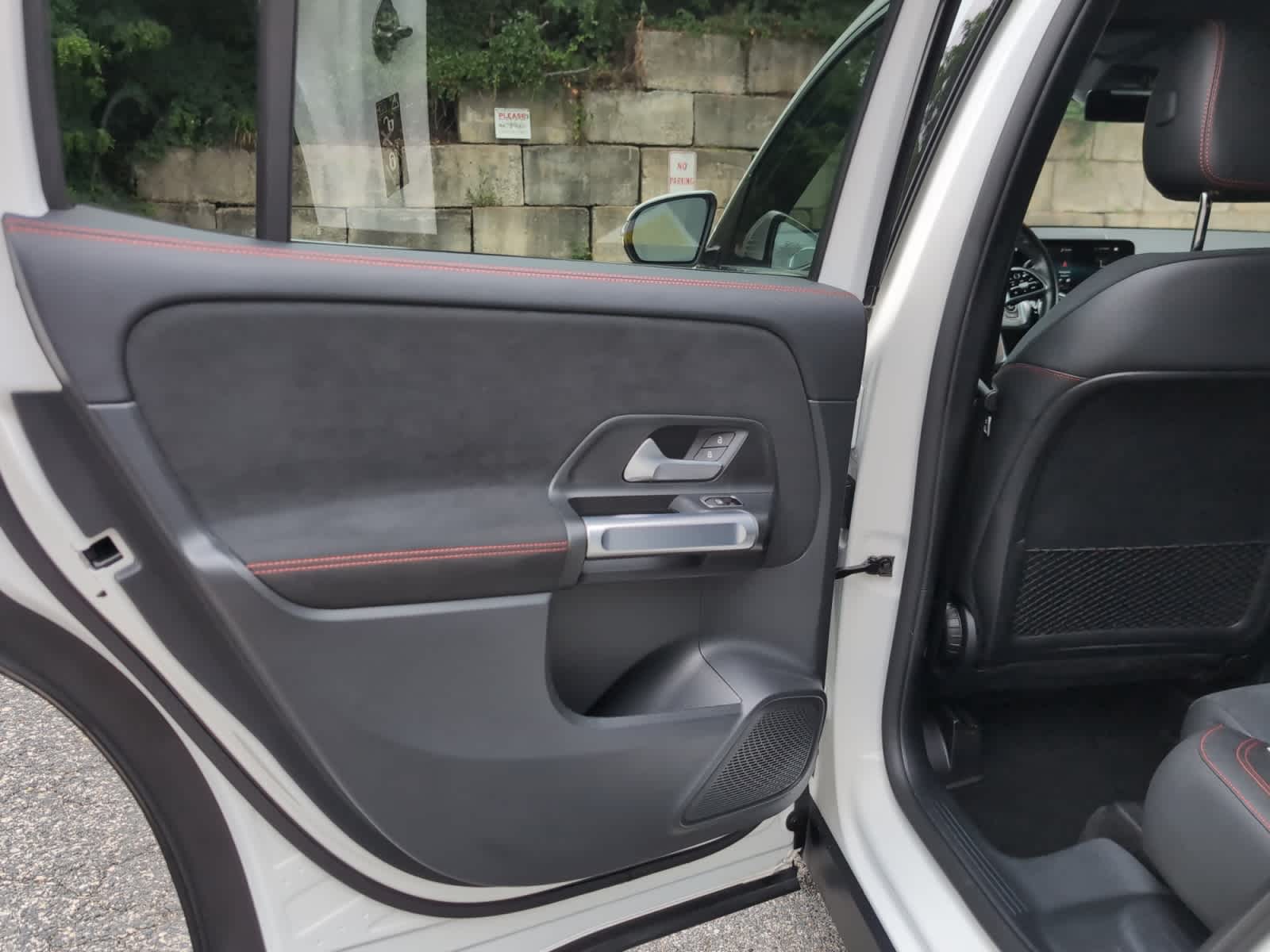 used 2022 Mercedes-Benz GLB 250 car, priced at $27,397