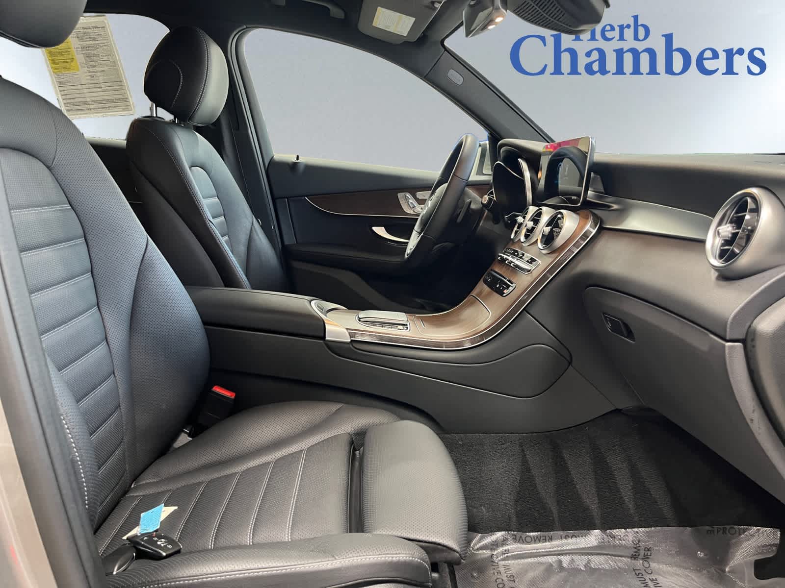 used 2022 Mercedes-Benz GLC 300 car, priced at $35,998