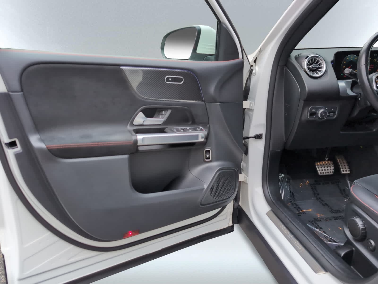 used 2022 Mercedes-Benz GLB 250 car, priced at $27,397