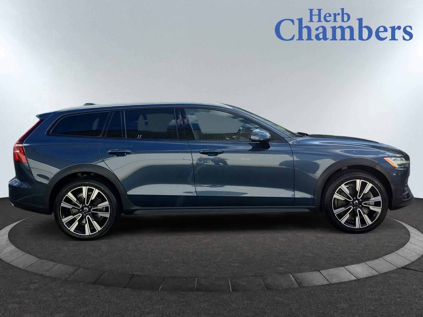 used 2021 Volvo V60 Cross Country car, priced at $27,496