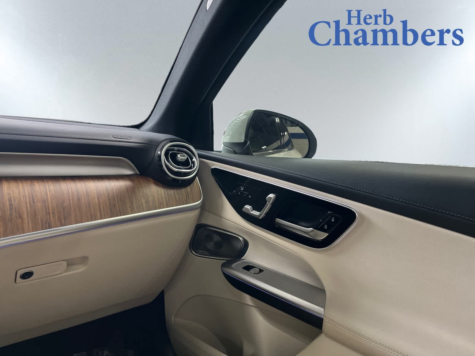 used 2023 Mercedes-Benz GLC 300 car, priced at $37,997