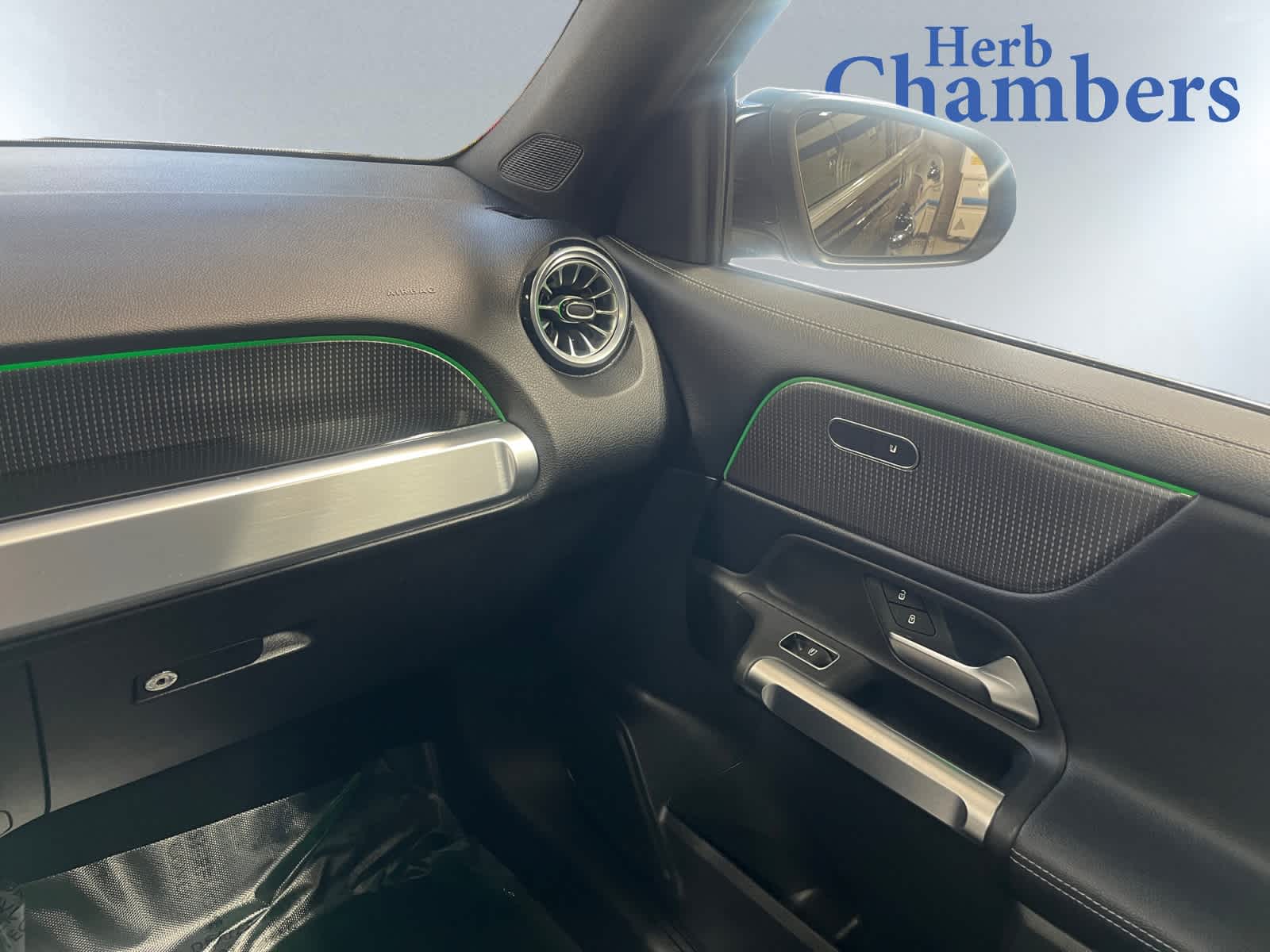 used 2022 Mercedes-Benz GLB 250 car, priced at $34,497