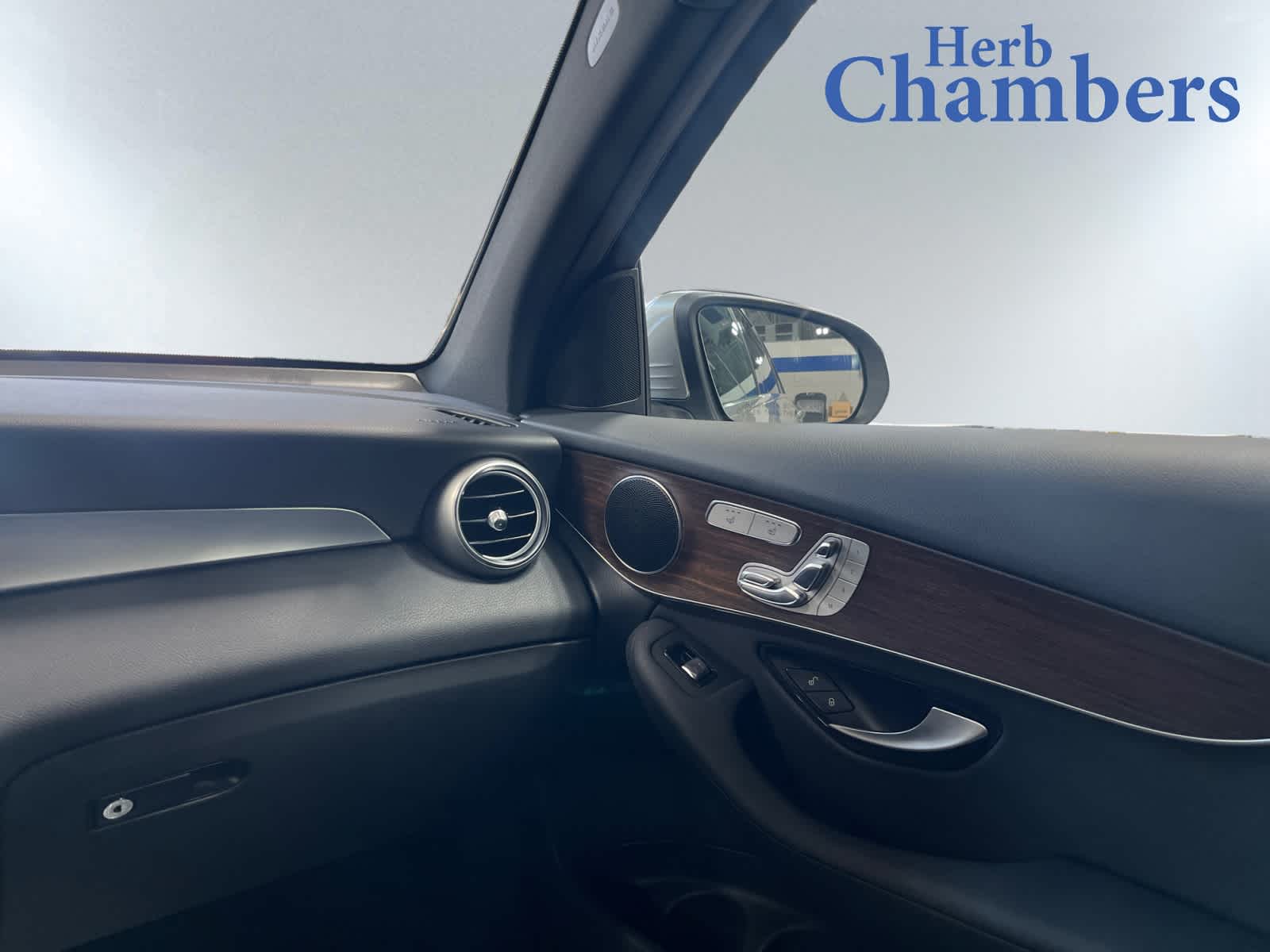 used 2022 Mercedes-Benz GLC 300 car, priced at $35,998