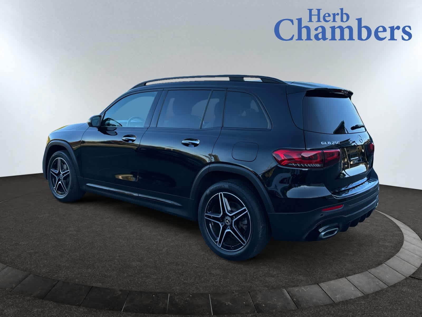 used 2021 Mercedes-Benz GLB 250 car, priced at $25,898