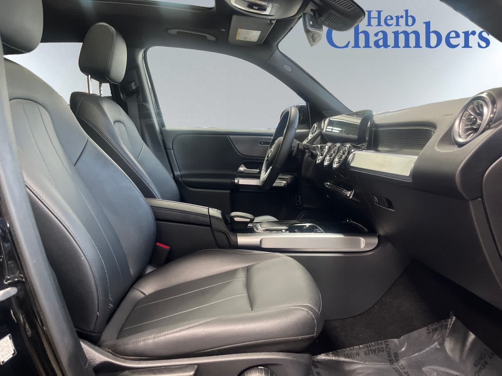 used 2022 Mercedes-Benz GLB 250 car, priced at $34,497