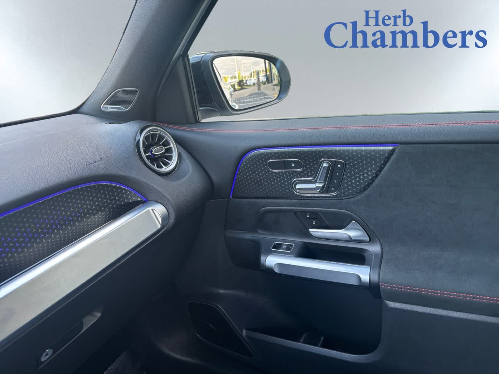 used 2025 Mercedes-Benz GLB 250 car, priced at $47,998