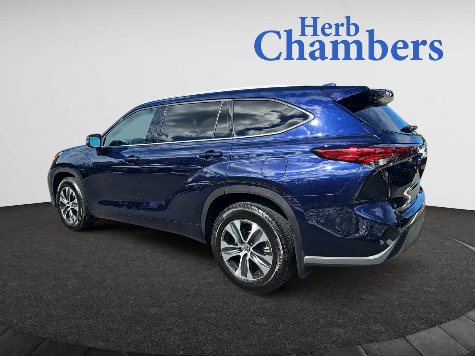 used 2022 Toyota Highlander car, priced at $35,487