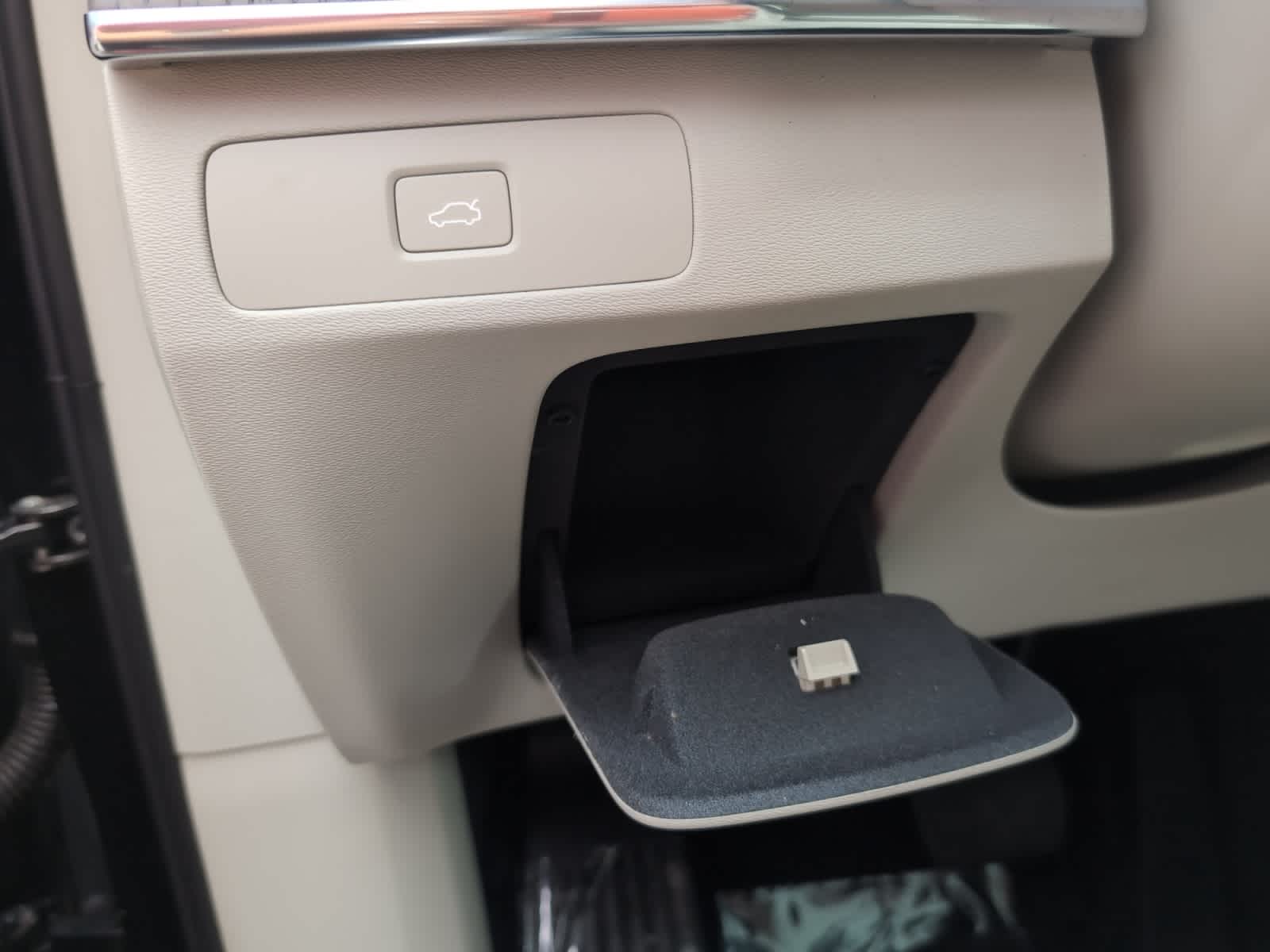 used 2023 Volvo XC90 car, priced at $41,988