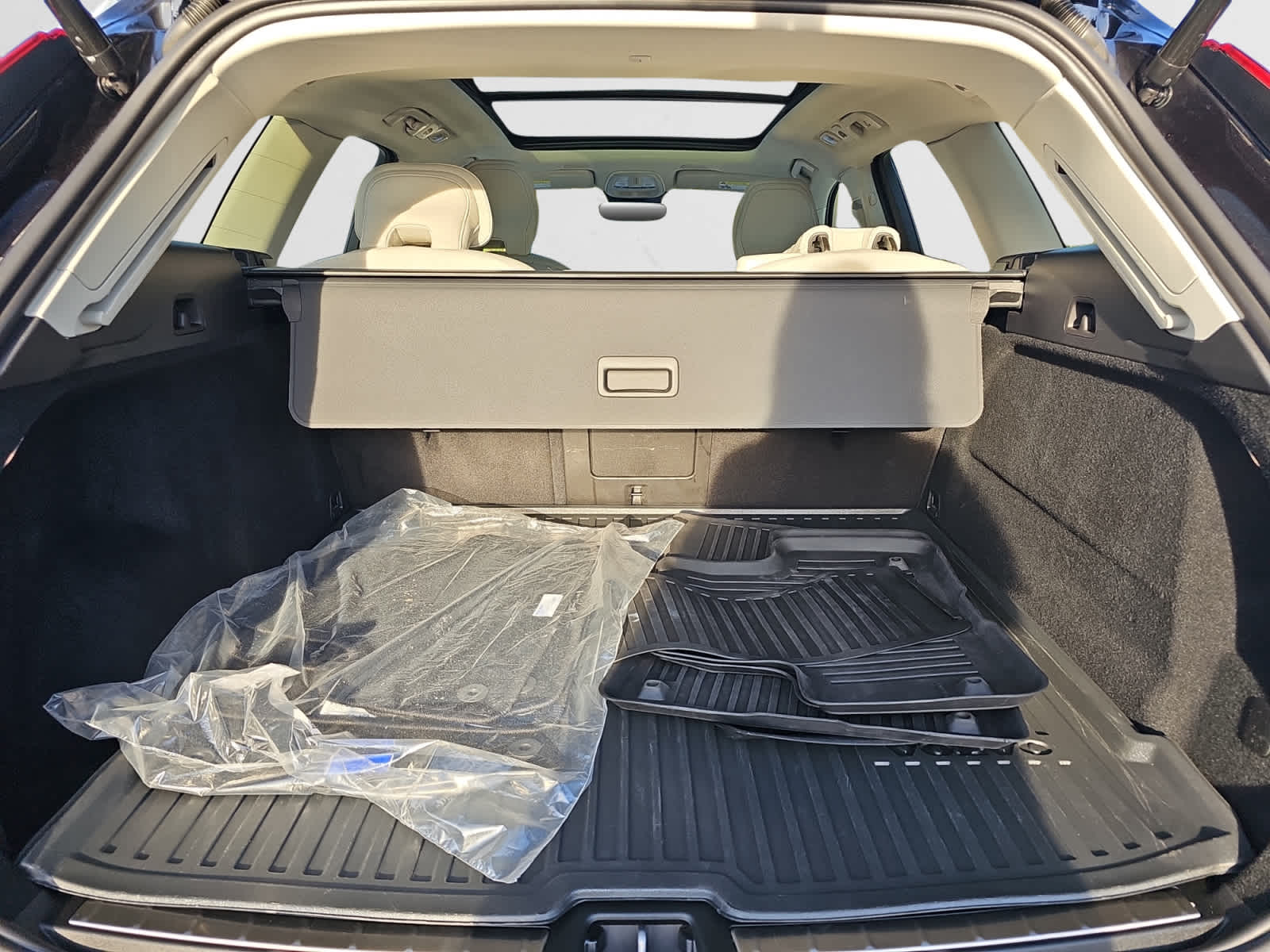 used 2023 Volvo XC60 car, priced at $35,387