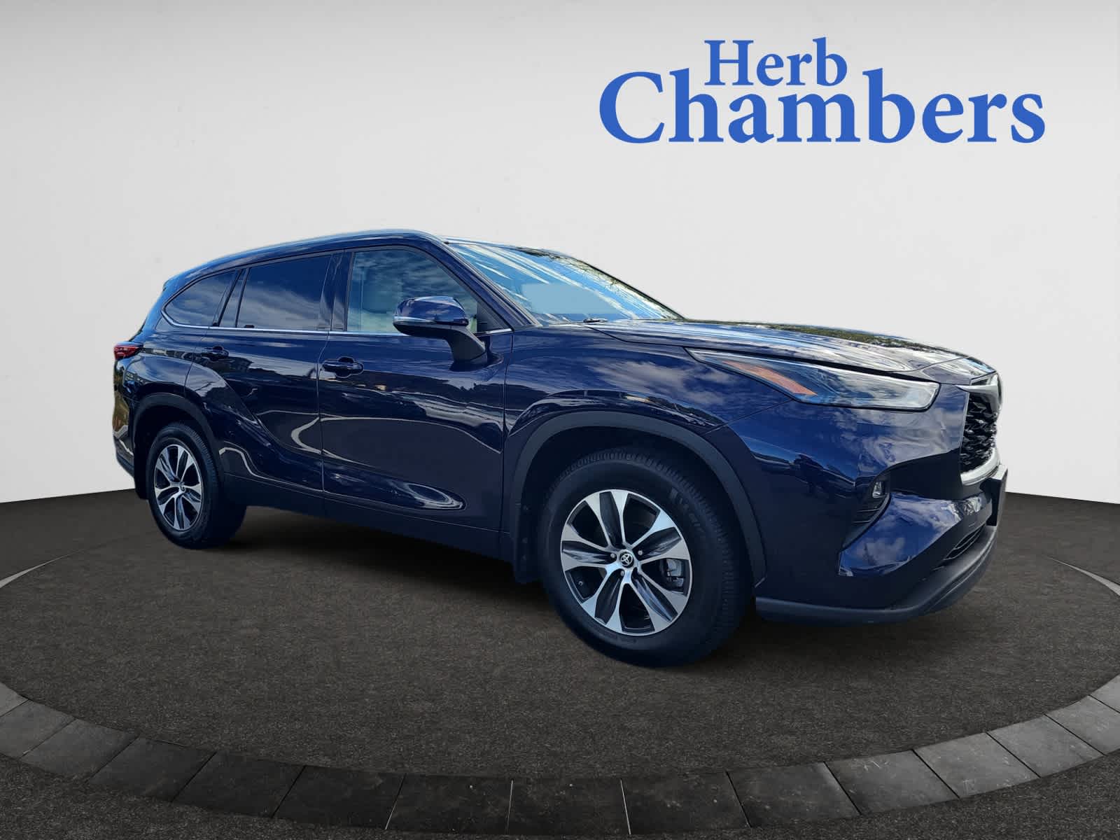 used 2022 Toyota Highlander car, priced at $35,487
