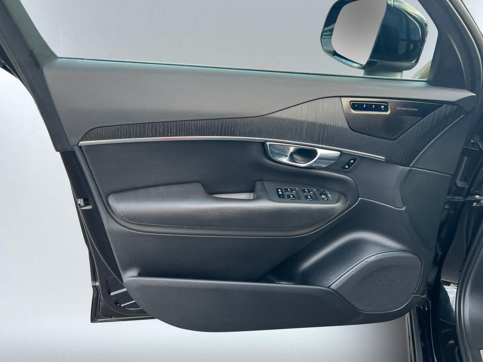 used 2020 Volvo XC90 car, priced at $23,487