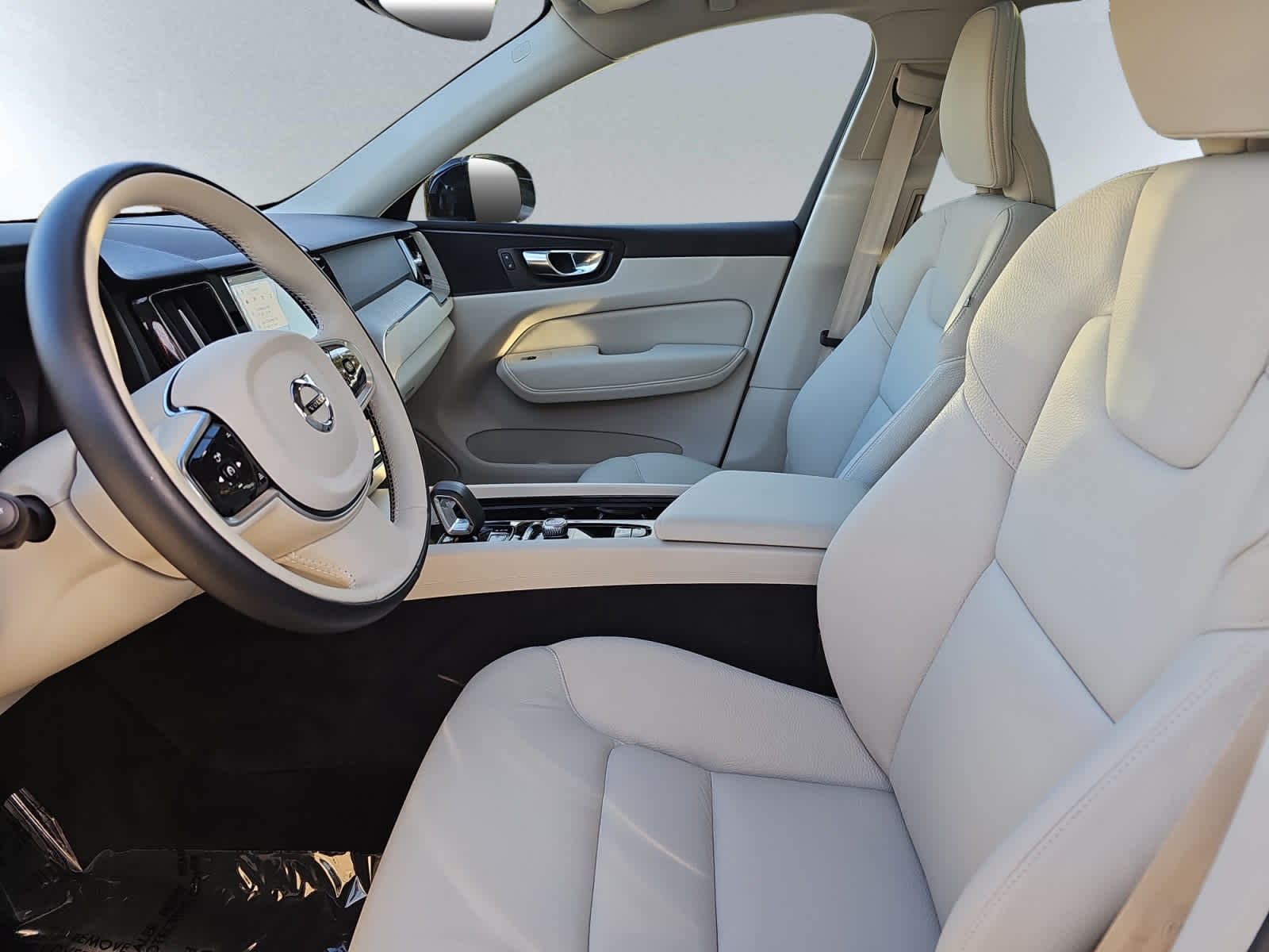 used 2023 Volvo XC60 car, priced at $35,387