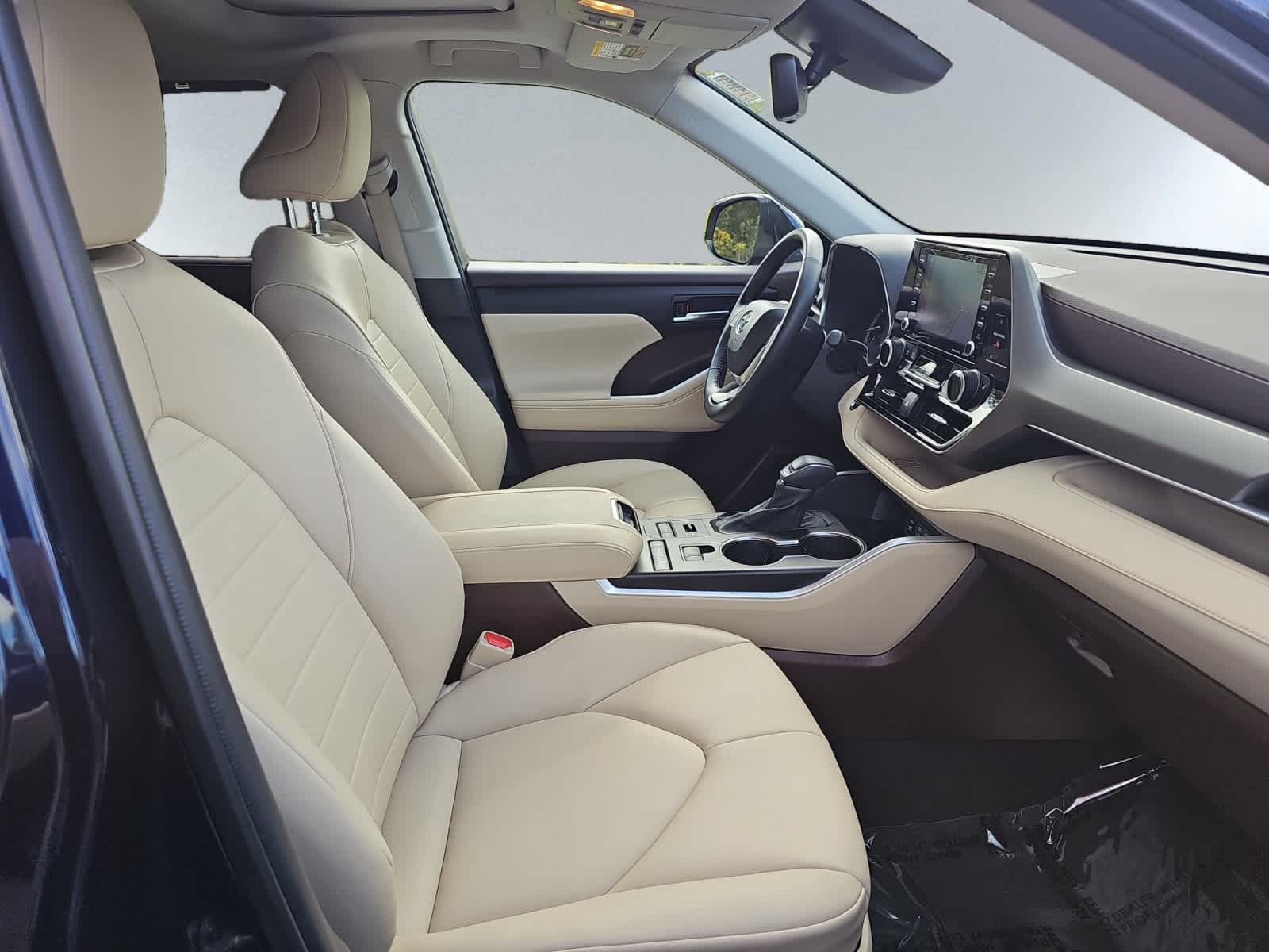 used 2022 Toyota Highlander car, priced at $35,487