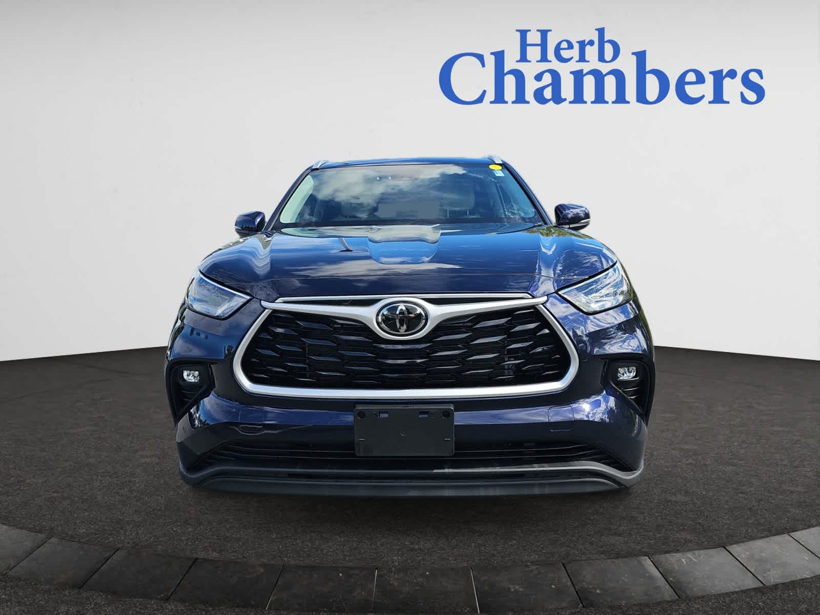 used 2022 Toyota Highlander car, priced at $35,487