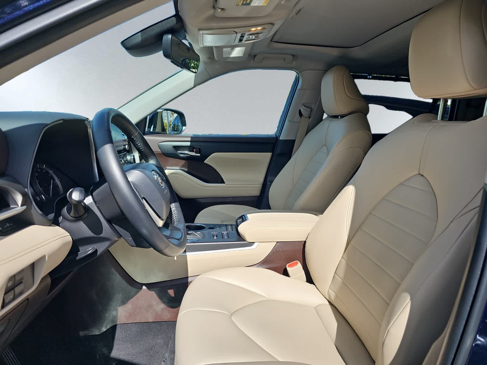 used 2022 Toyota Highlander car, priced at $35,487