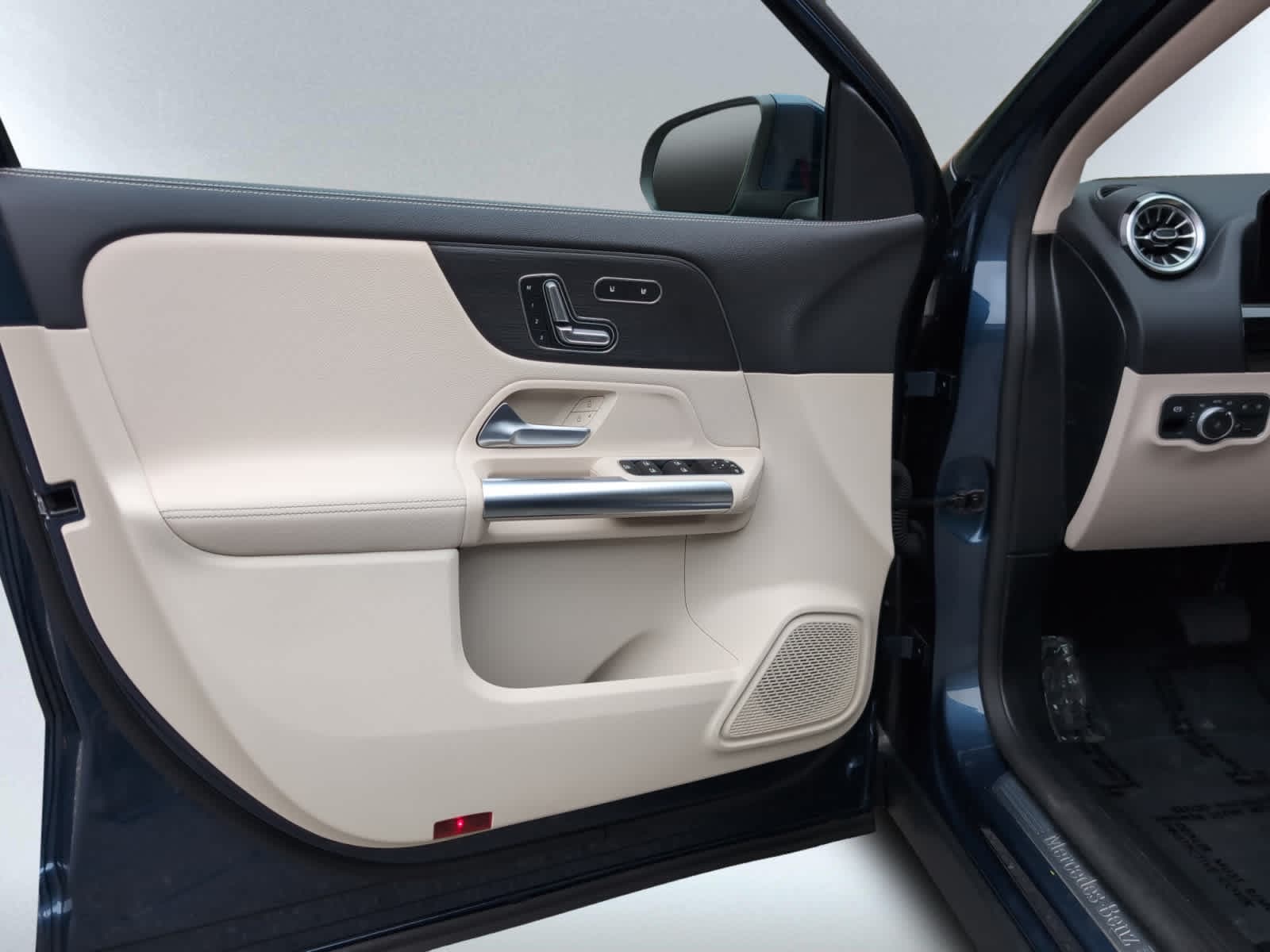 used 2022 Mercedes-Benz GLA 250 car, priced at $32,788