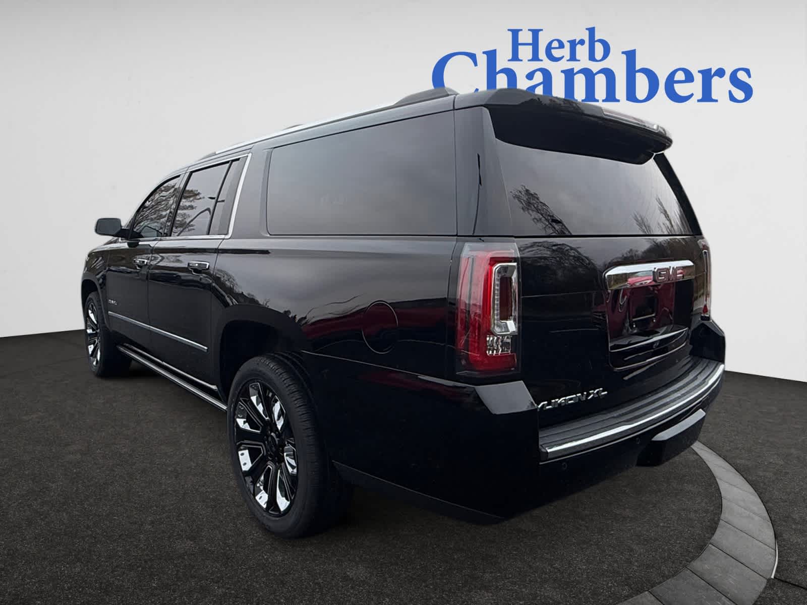 used 2019 GMC Yukon XL car, priced at $35,487