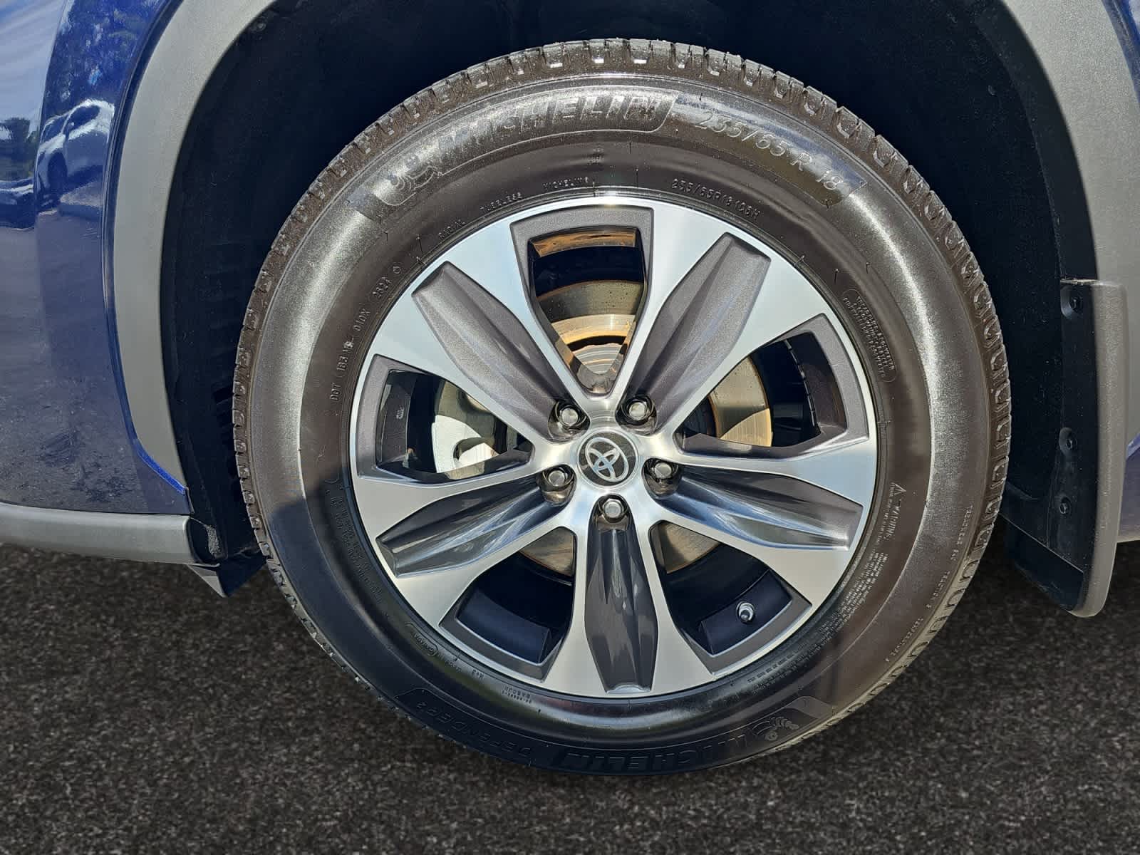 used 2022 Toyota Highlander car, priced at $35,487
