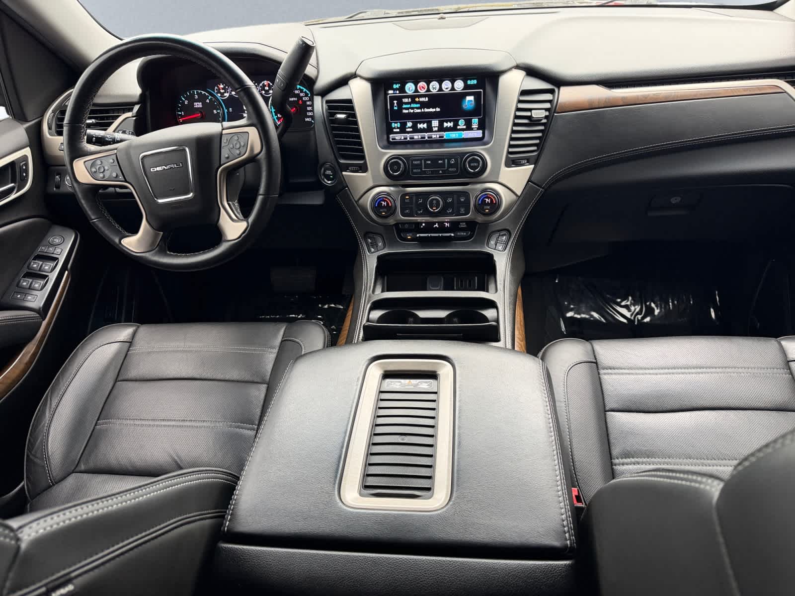used 2019 GMC Yukon XL car, priced at $35,487