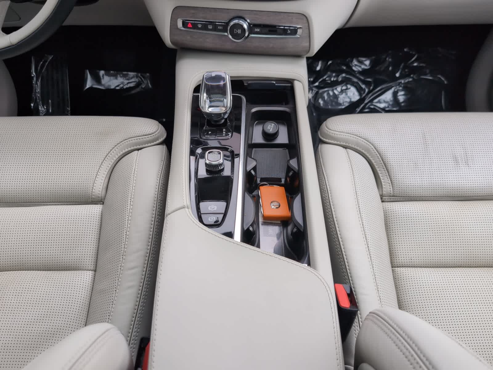 used 2023 Volvo XC90 car, priced at $41,988