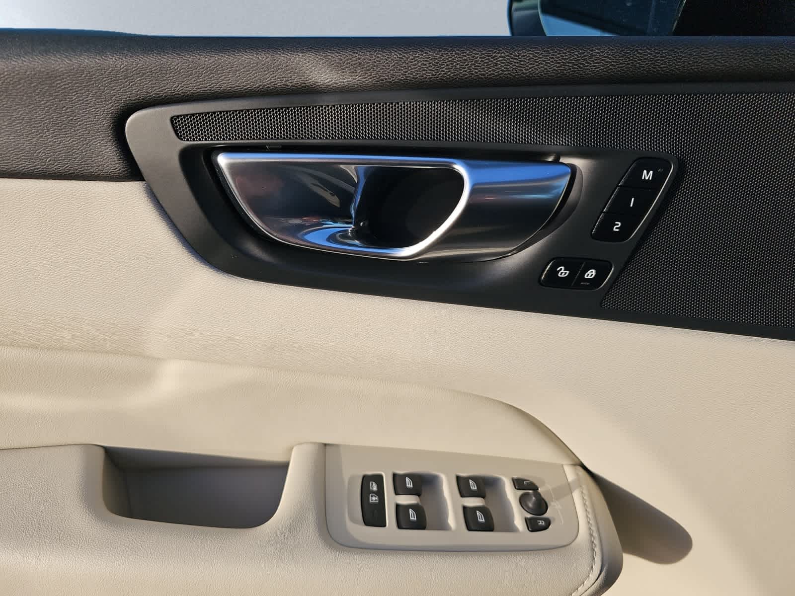 used 2023 Volvo XC60 car, priced at $35,387