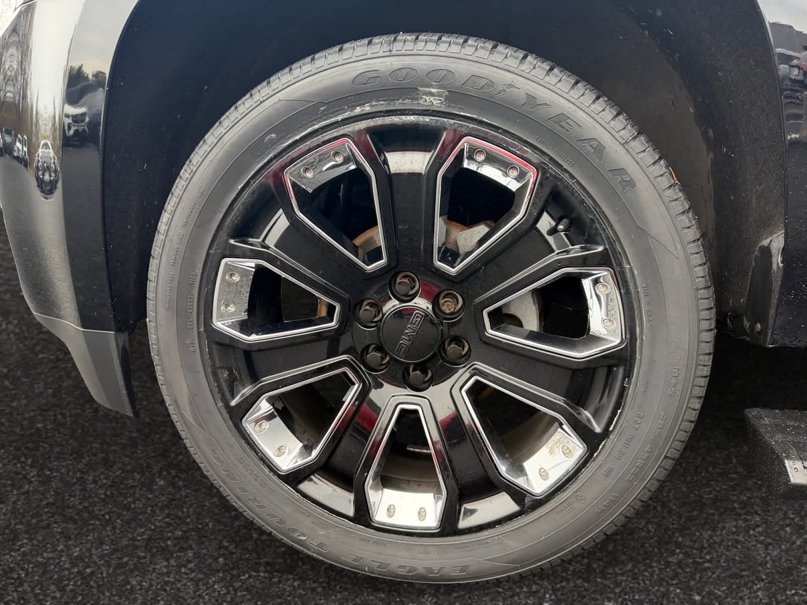 used 2019 GMC Yukon XL car, priced at $35,487