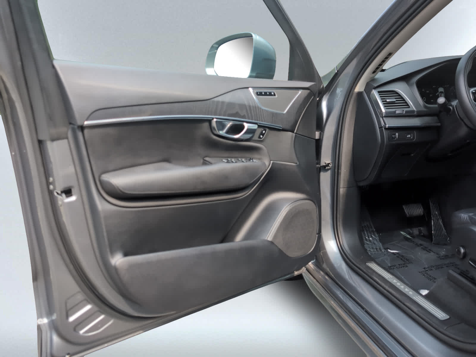 used 2020 Volvo XC90 car, priced at $31,988
