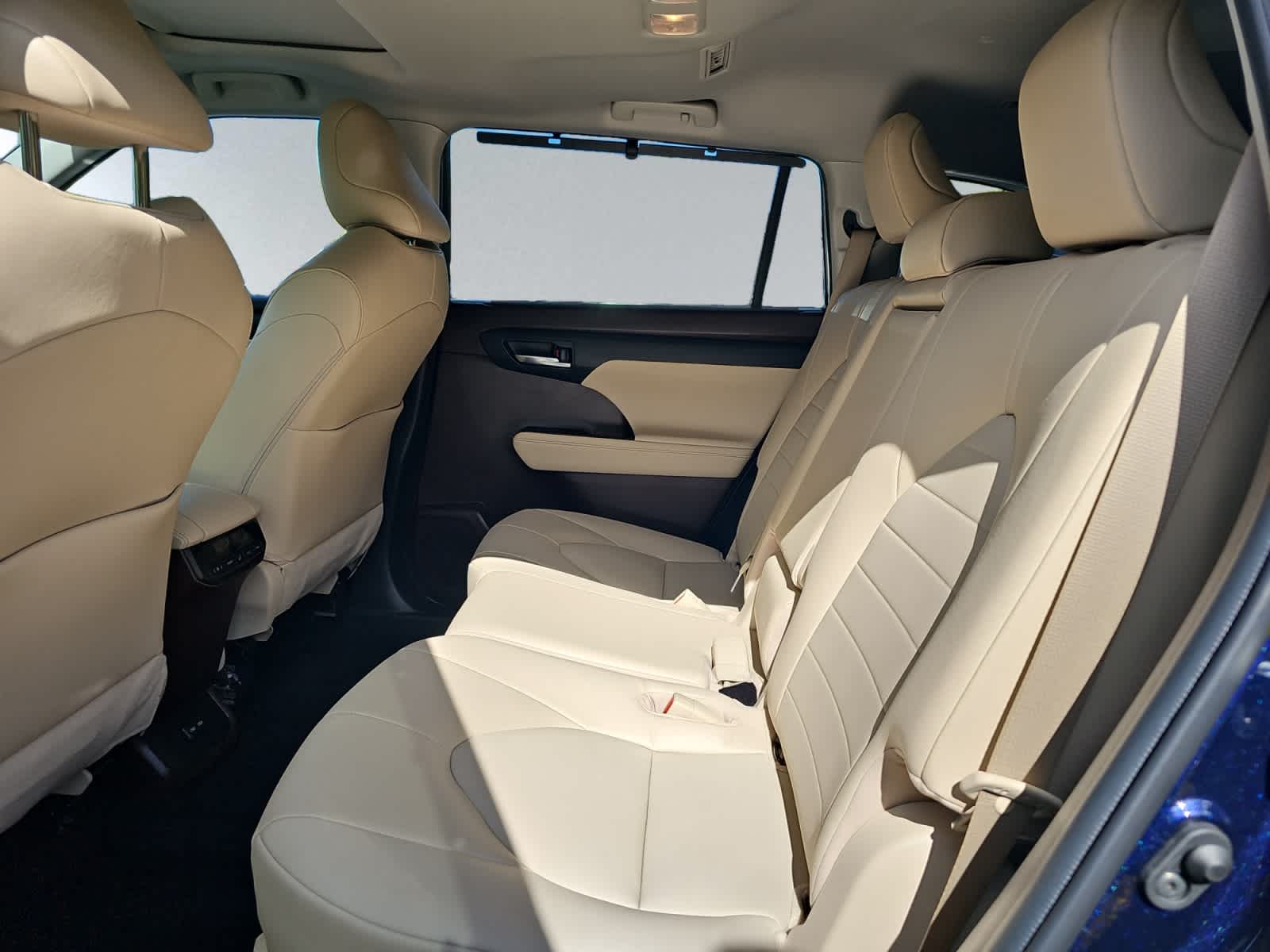used 2022 Toyota Highlander car, priced at $35,487