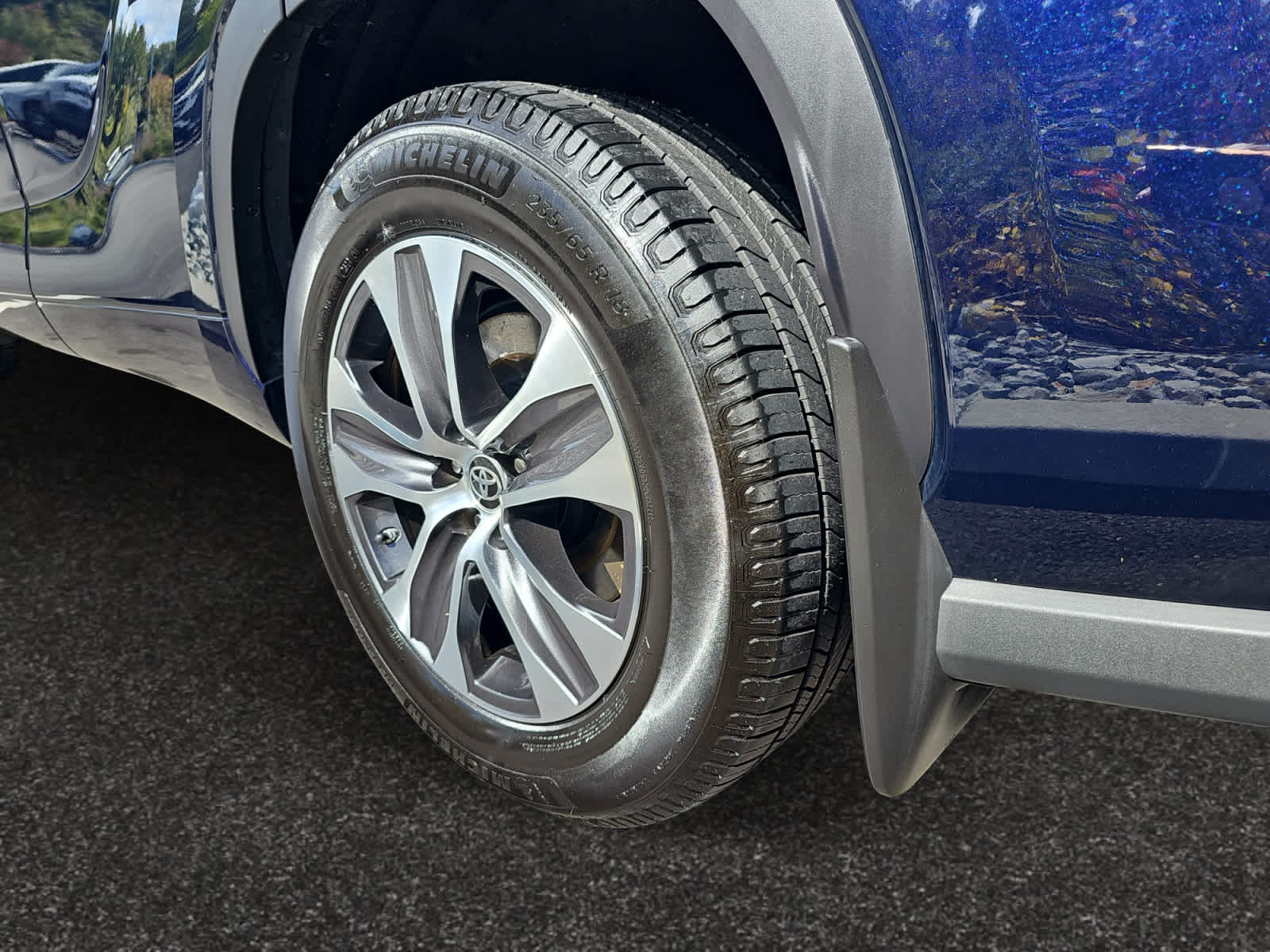 used 2022 Toyota Highlander car, priced at $35,487