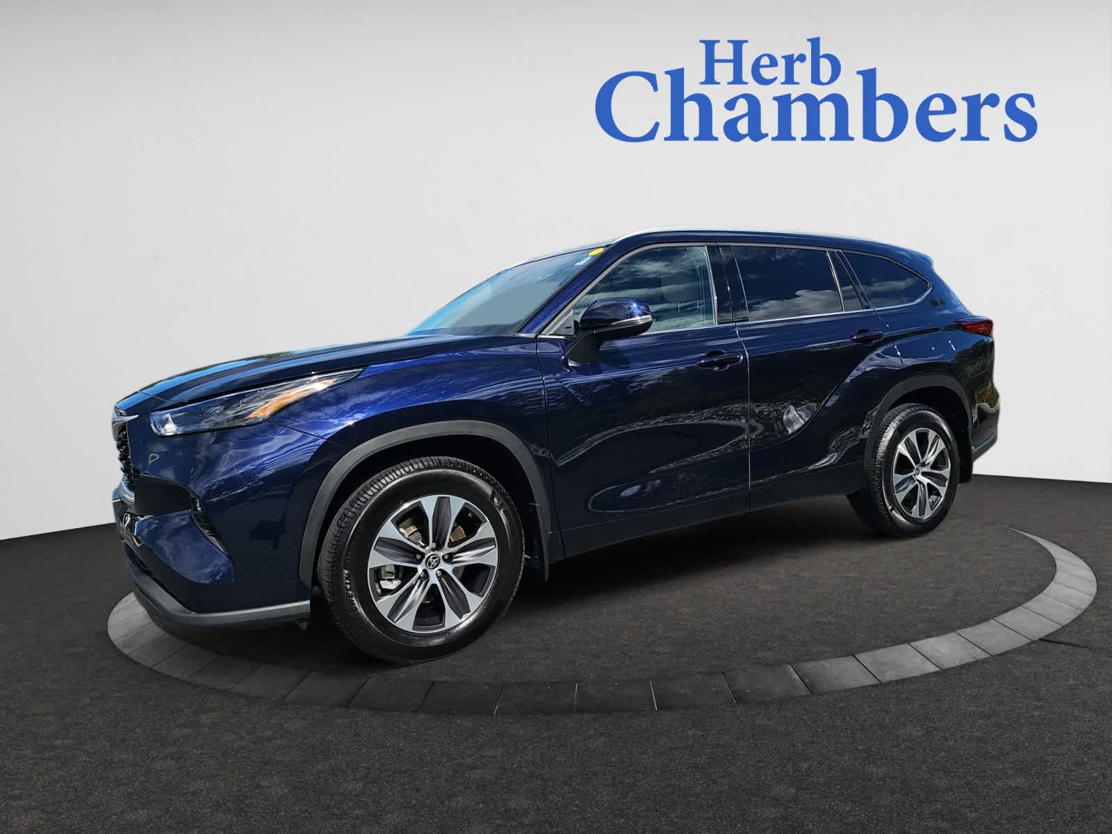 used 2022 Toyota Highlander car, priced at $35,487