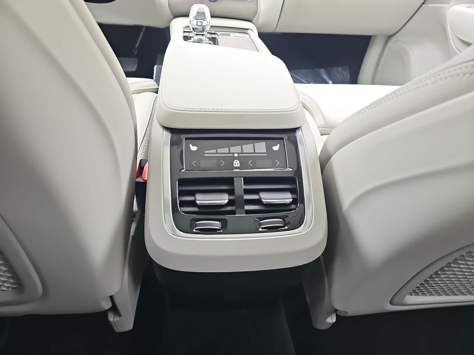 used 2024 Volvo XC90 car, priced at $45,987