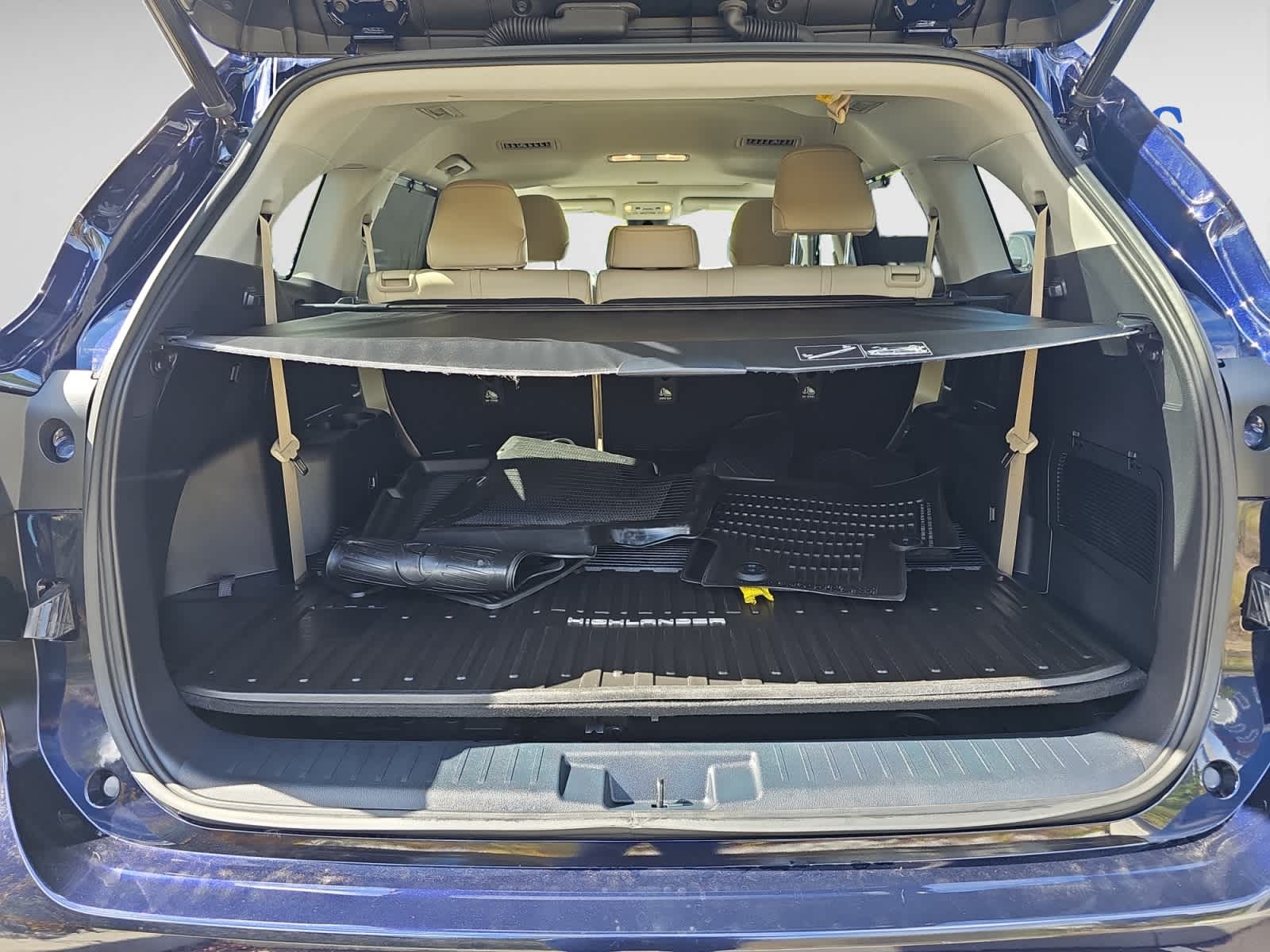 used 2022 Toyota Highlander car, priced at $35,487