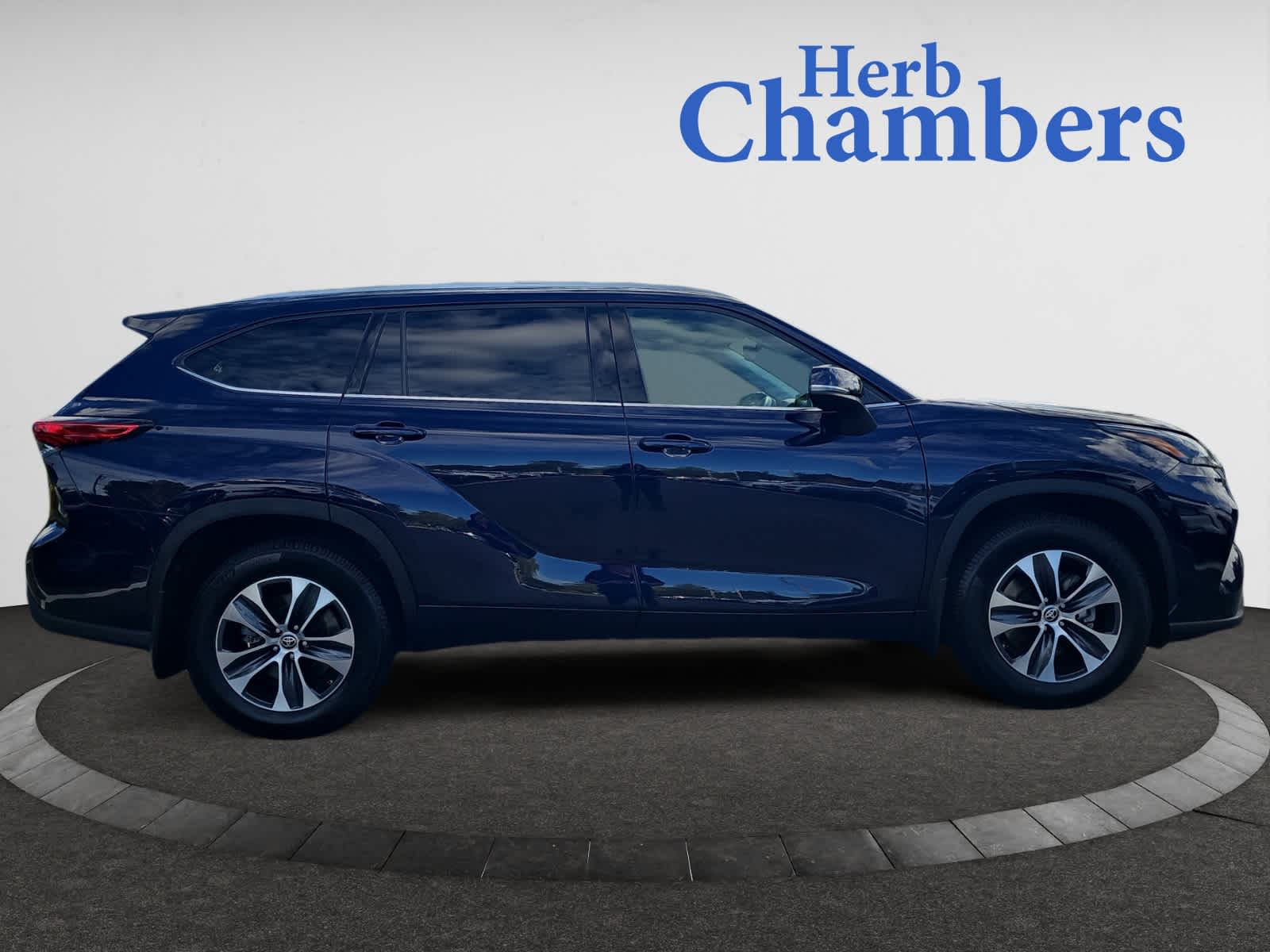 used 2022 Toyota Highlander car, priced at $35,487