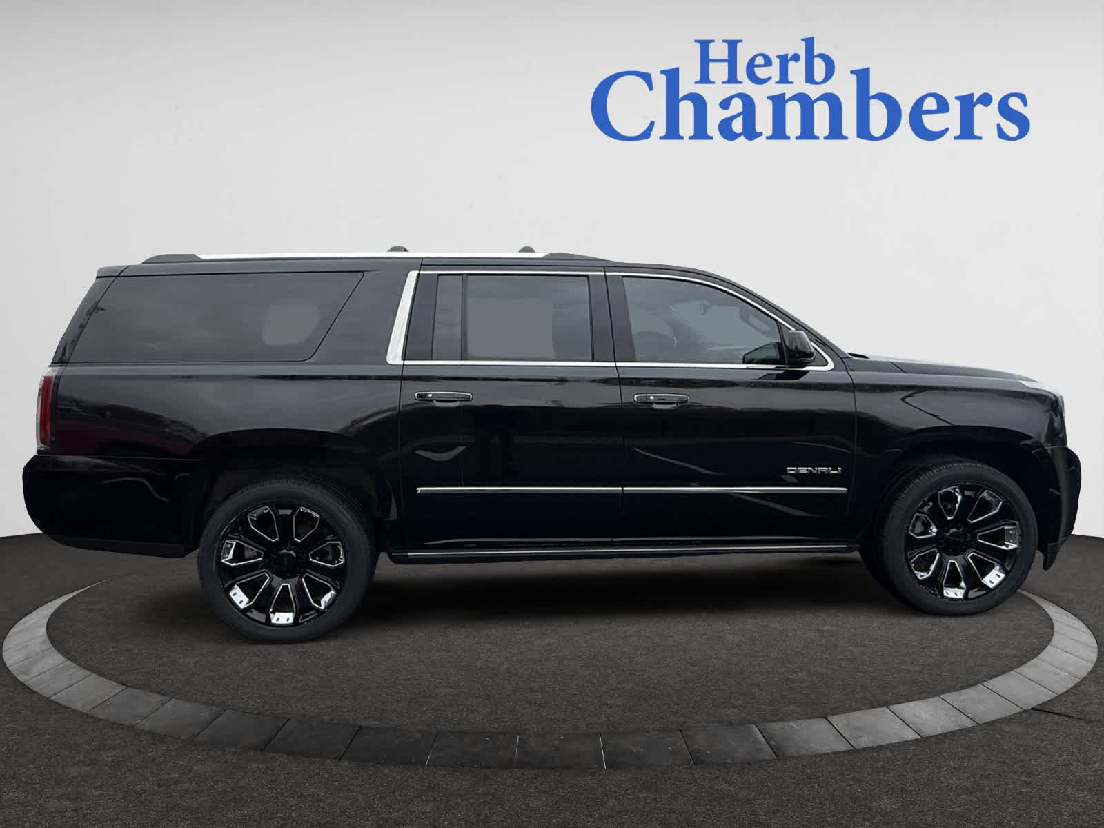 used 2019 GMC Yukon XL car, priced at $35,487