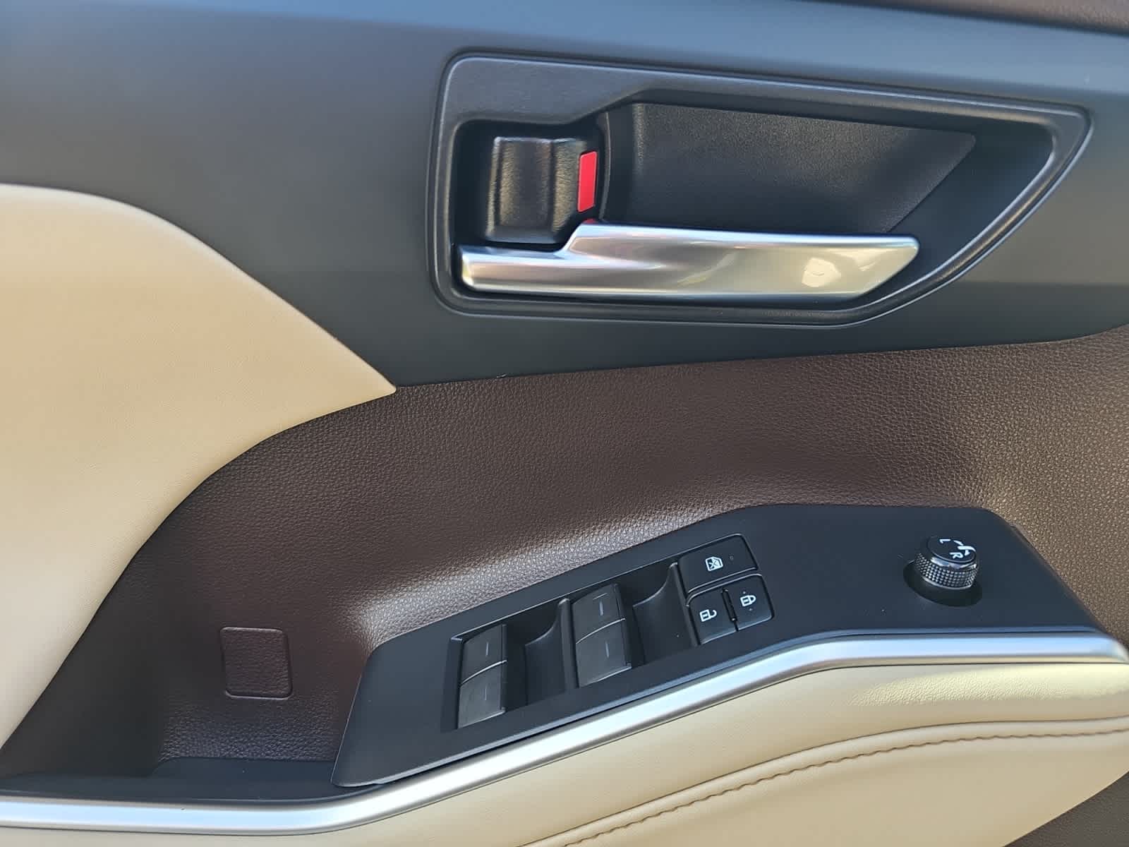 used 2022 Toyota Highlander car, priced at $35,487