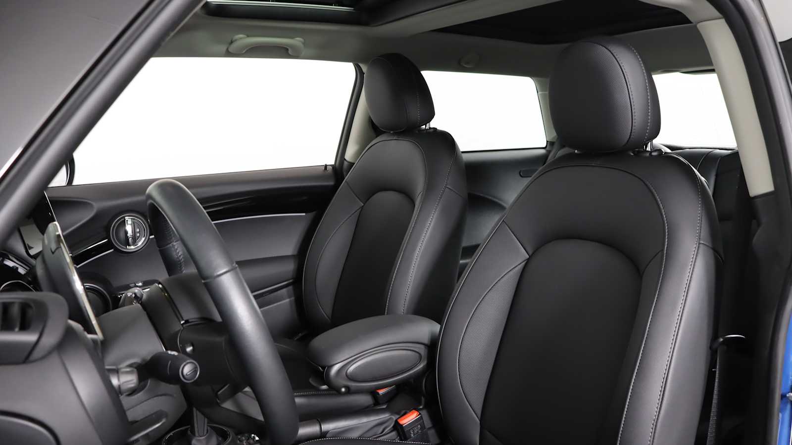 used 2024 MINI Hardtop 2 Door car, priced at $25,698