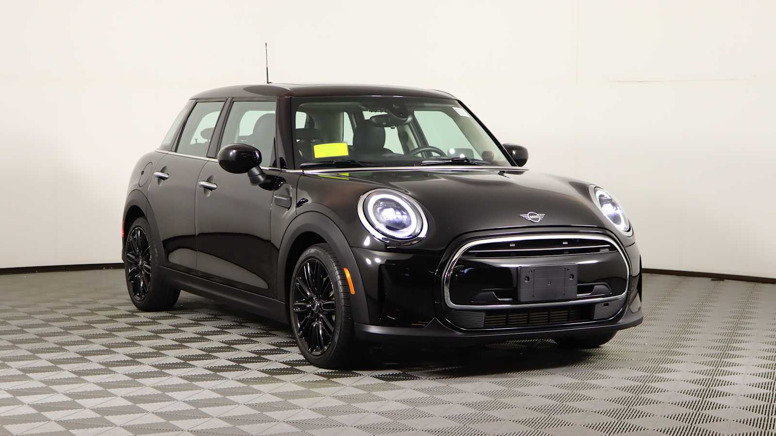 used 2022 MINI Hardtop 4 Door car, priced at $23,297