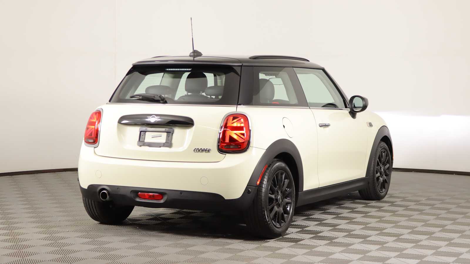 used 2021 MINI Hardtop 2 Door car, priced at $19,598