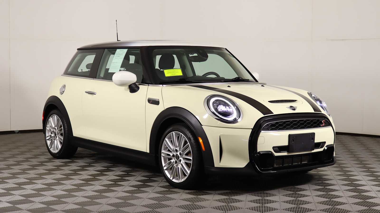 used 2023 MINI Hardtop 2 Door car, priced at $24,898