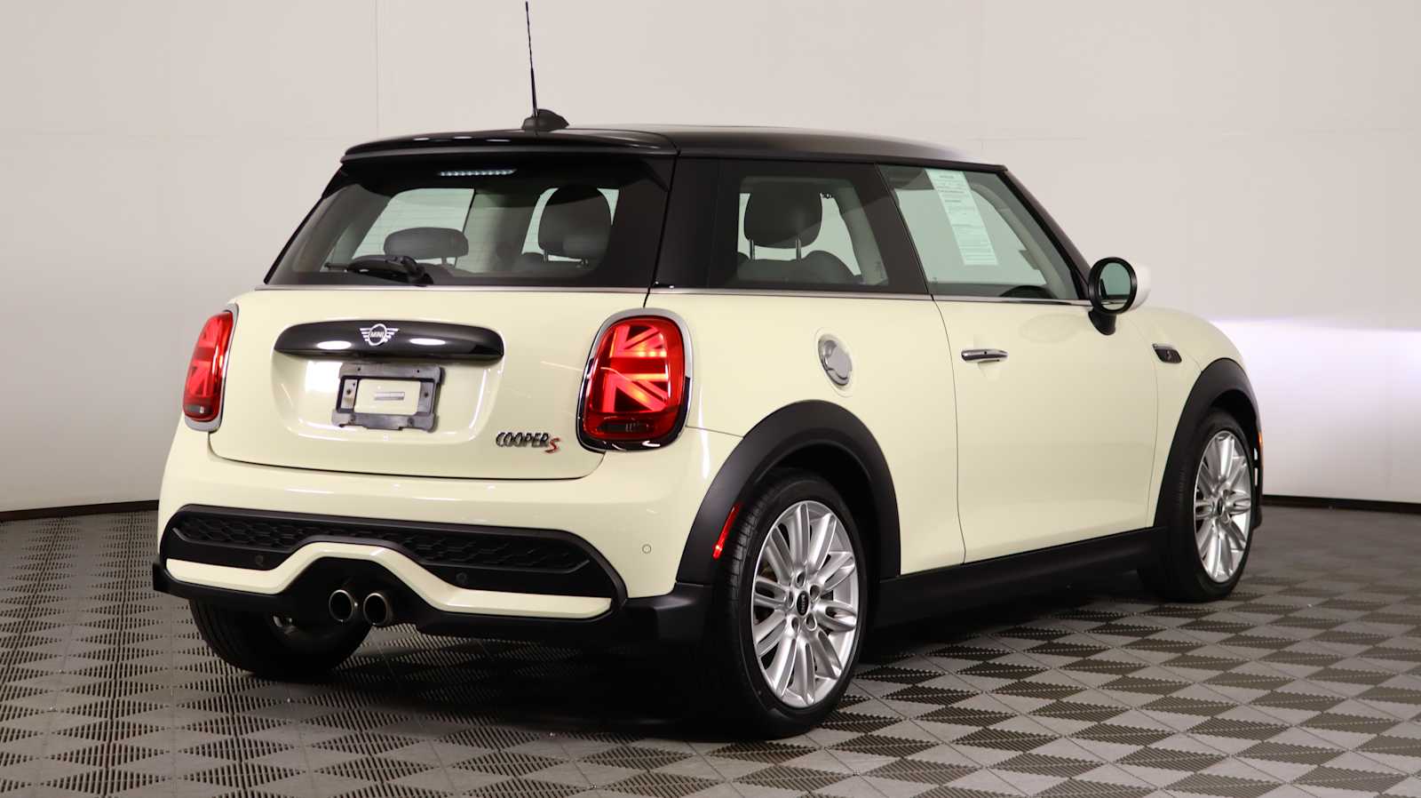 used 2023 MINI Hardtop 2 Door car, priced at $24,898