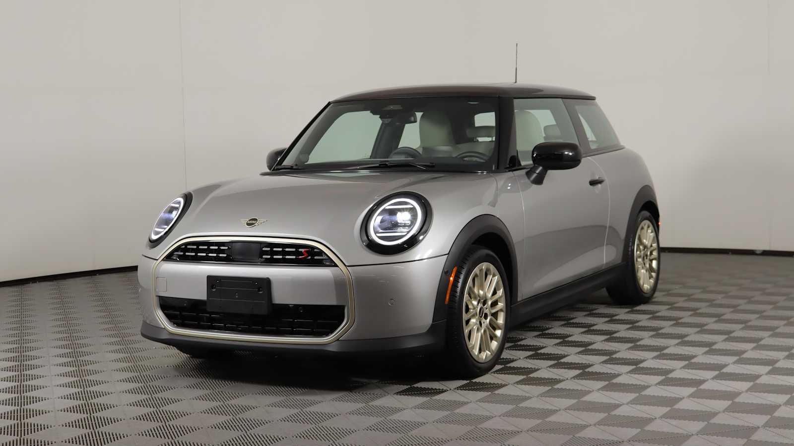 used 2025 MINI Hardtop 2 Door car, priced at $29,998