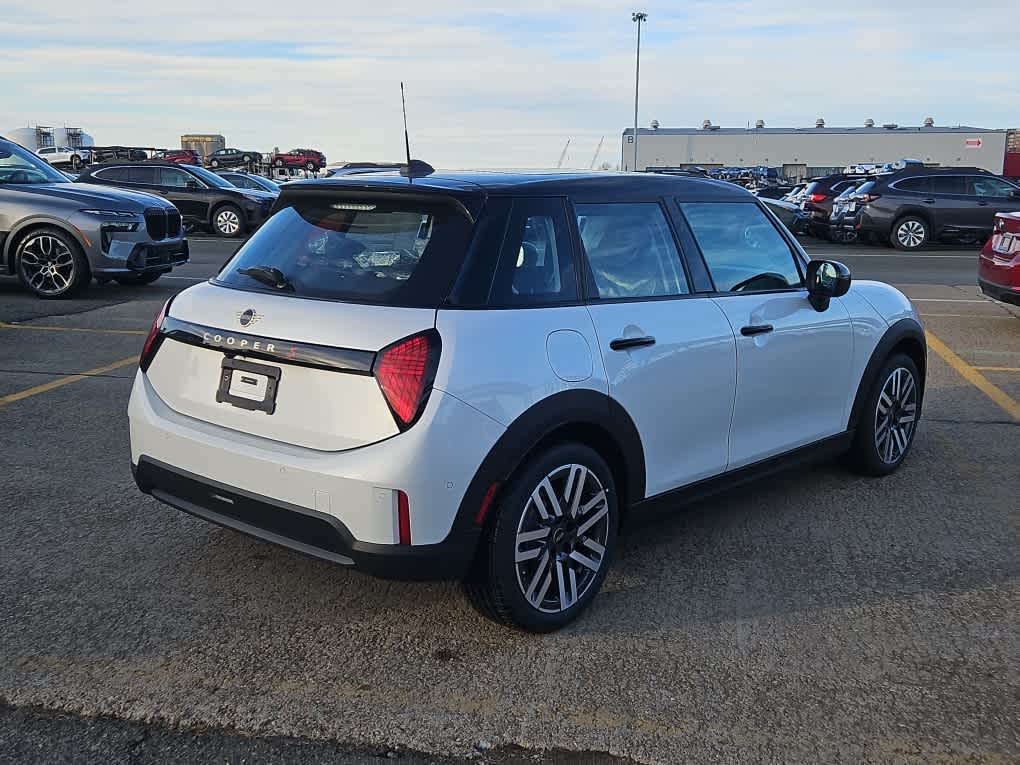 new 2025 MINI Hardtop 4 Door car, priced at $38,375