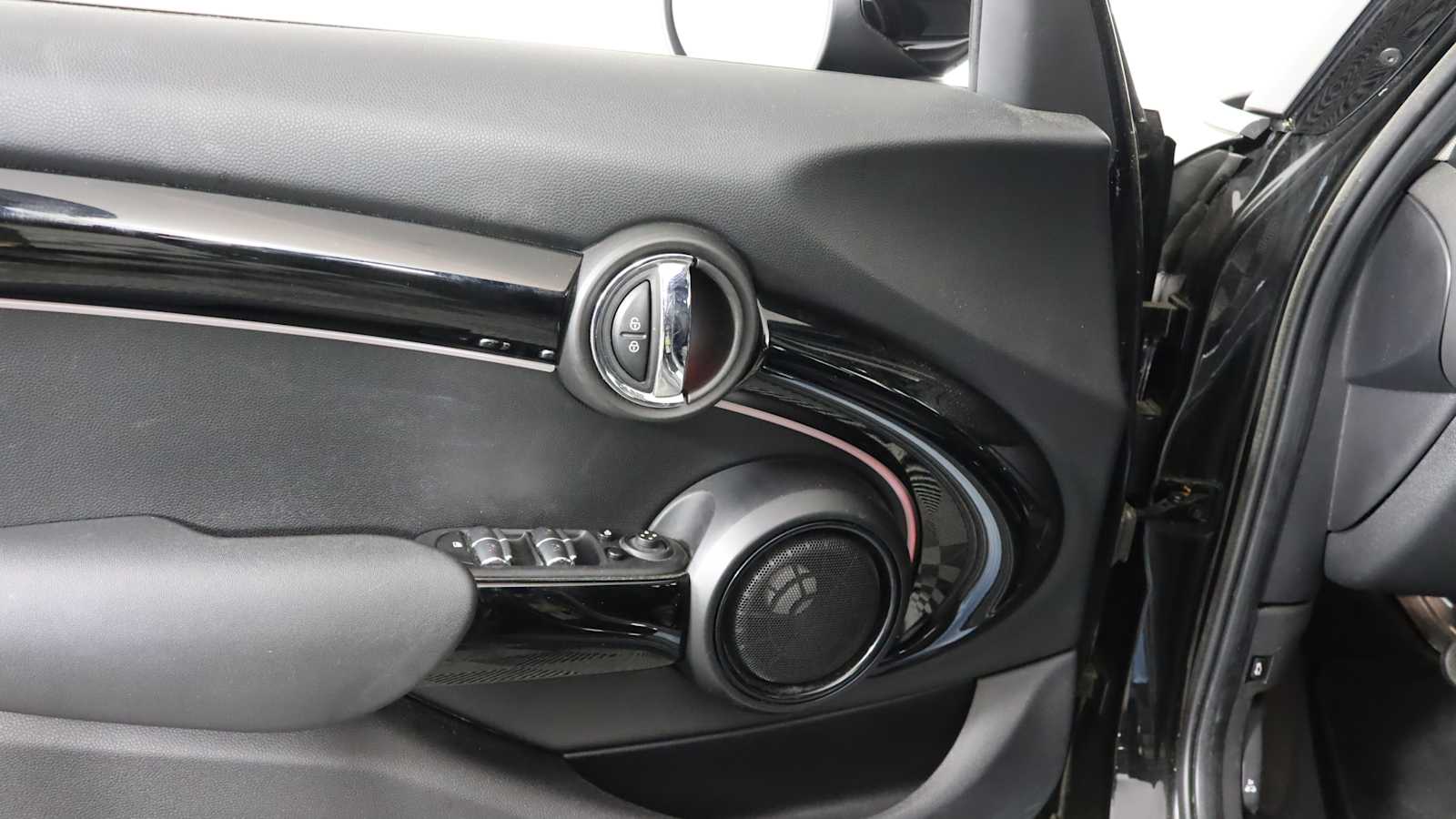 used 2023 MINI Hardtop 4 Door car, priced at $25,698